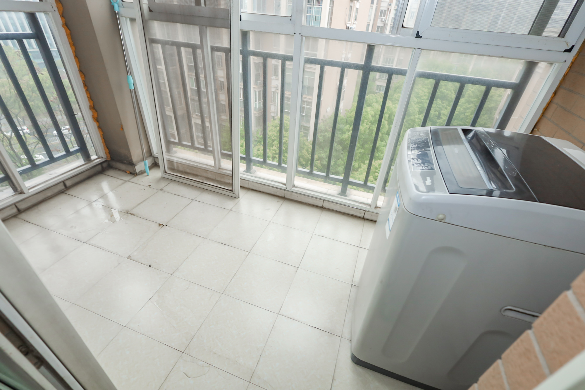 长房西郡  3室2厅1卫   101.80万阳台