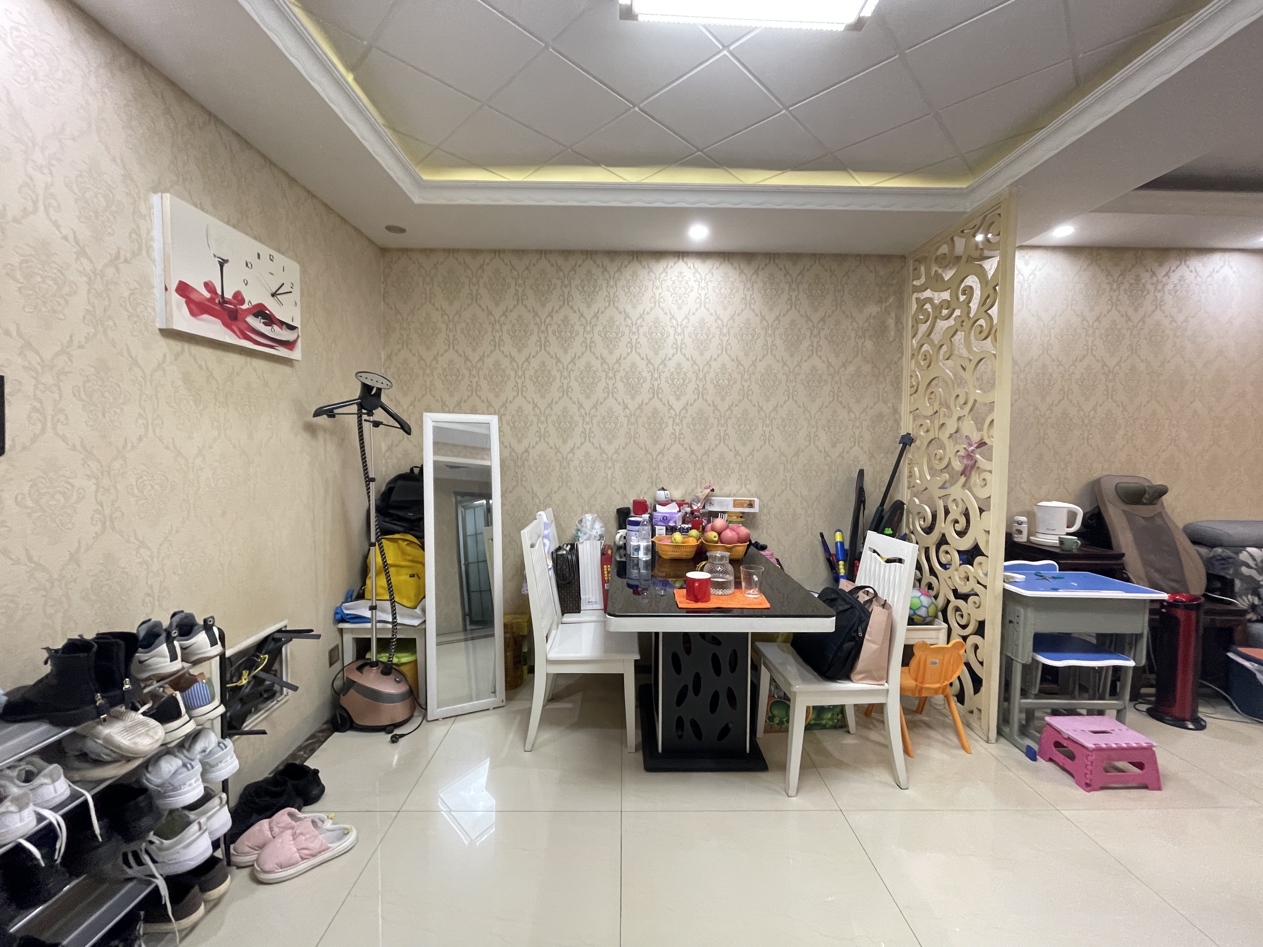 华城广场  2室2厅1卫   95.00万客厅
