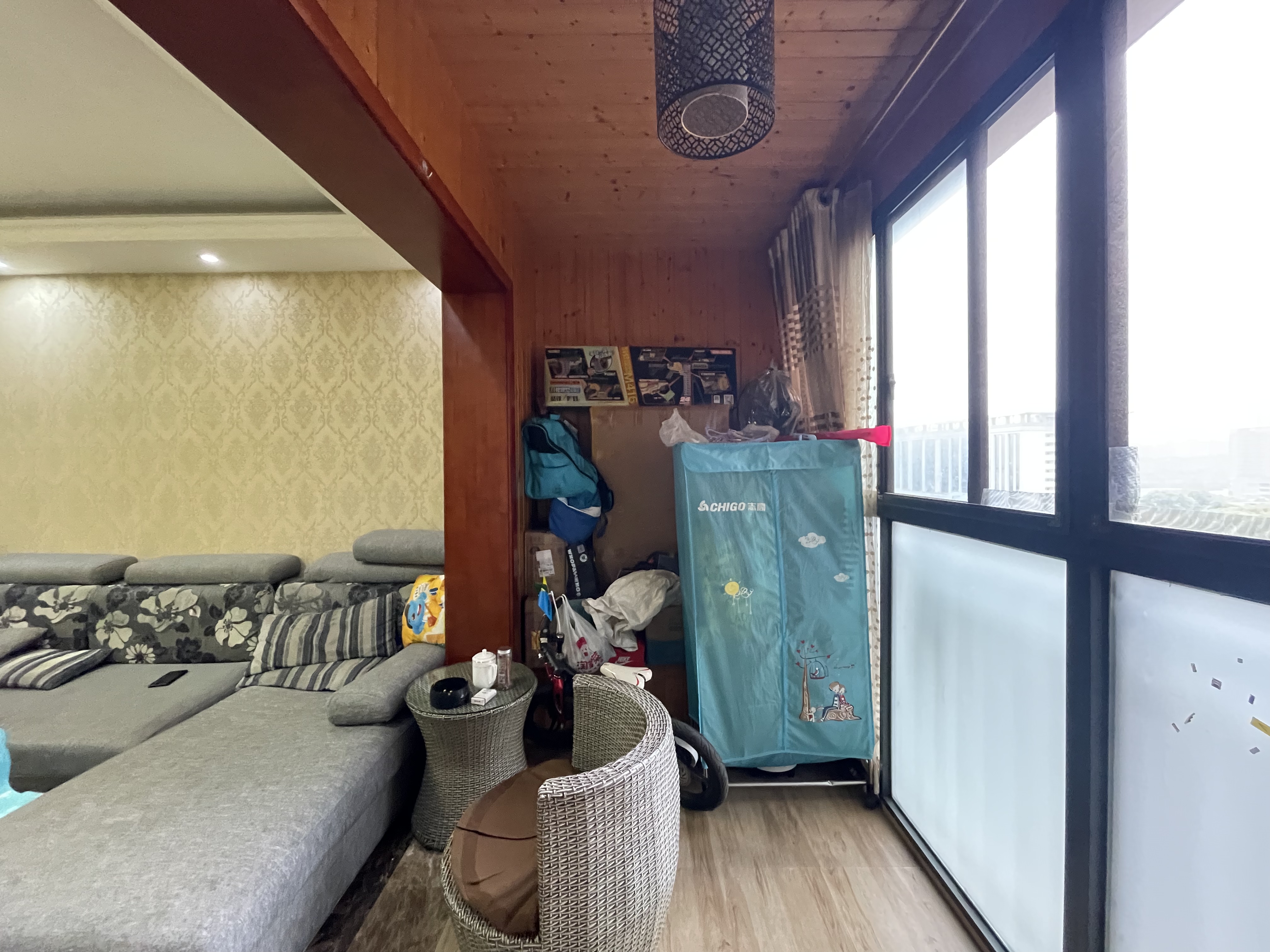 华城广场  2室2厅1卫   95.00万阳台