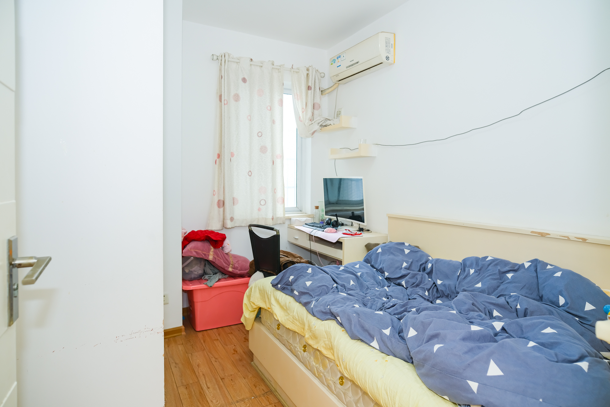 世景华庭 2室2厅1卫 68.00万 世景华庭 2室2厅1卫 68.00万卧室