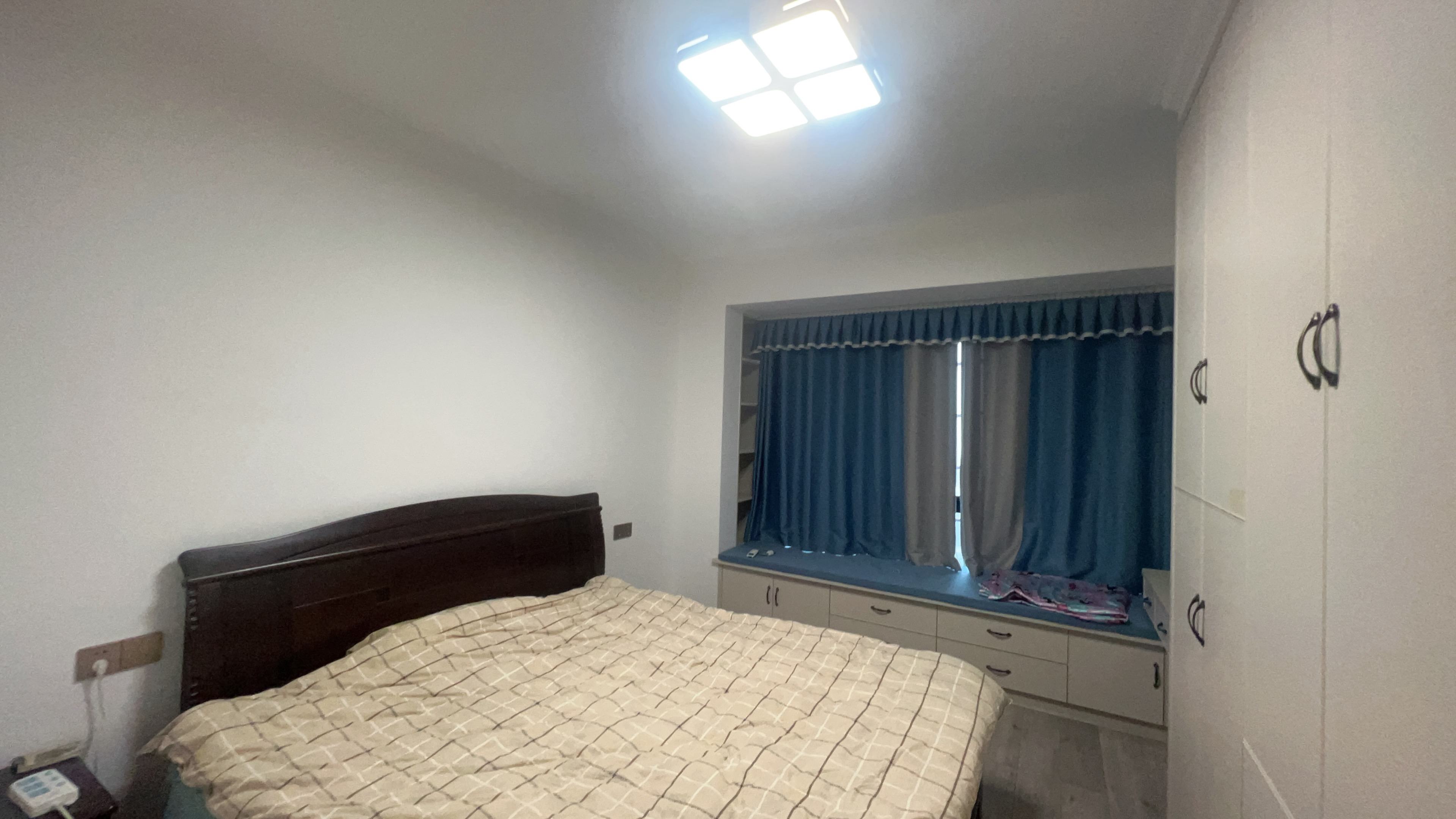 美江国际 4室2厅2卫 65.00万 美江国际 4室2厅2卫 65.00万客厅