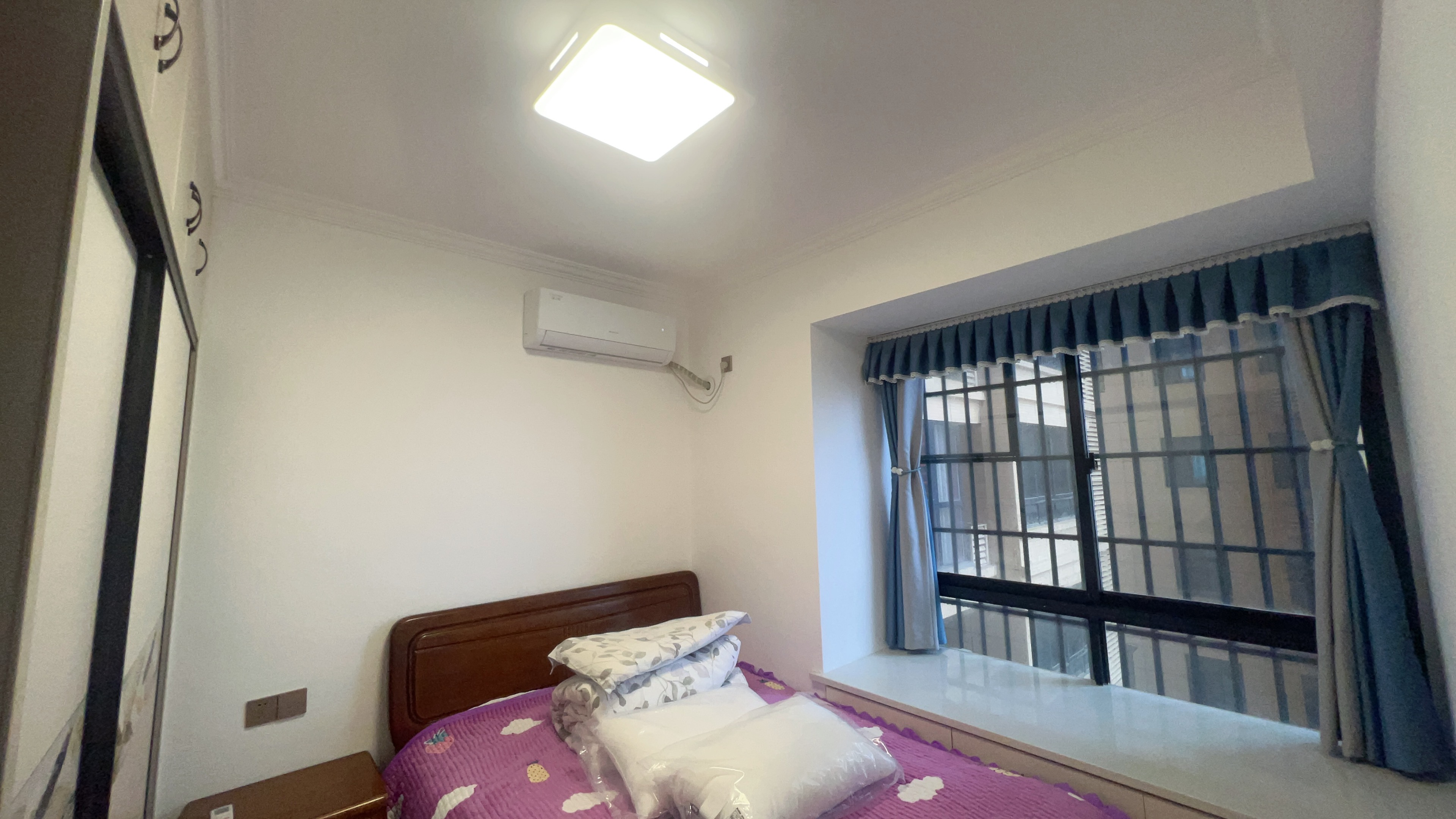 美江国际 4室2厅2卫 65.00万 美江国际 4室2厅2卫 65.00万客厅