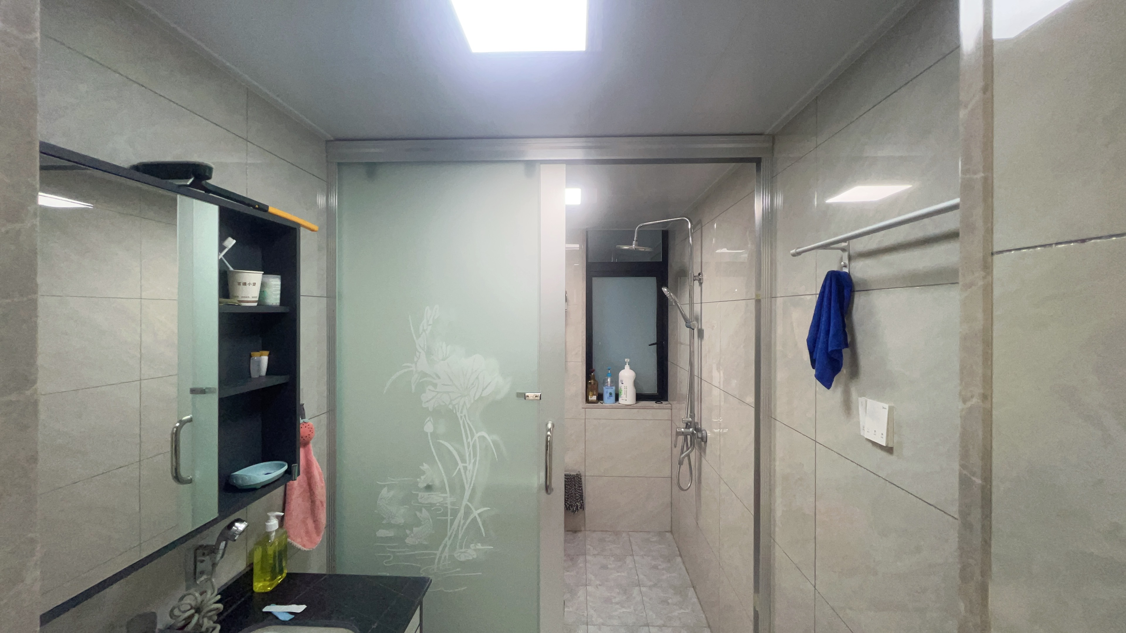 美江国际 4室2厅2卫 65.00万 美江国际 4室2厅2卫 65.00万客厅