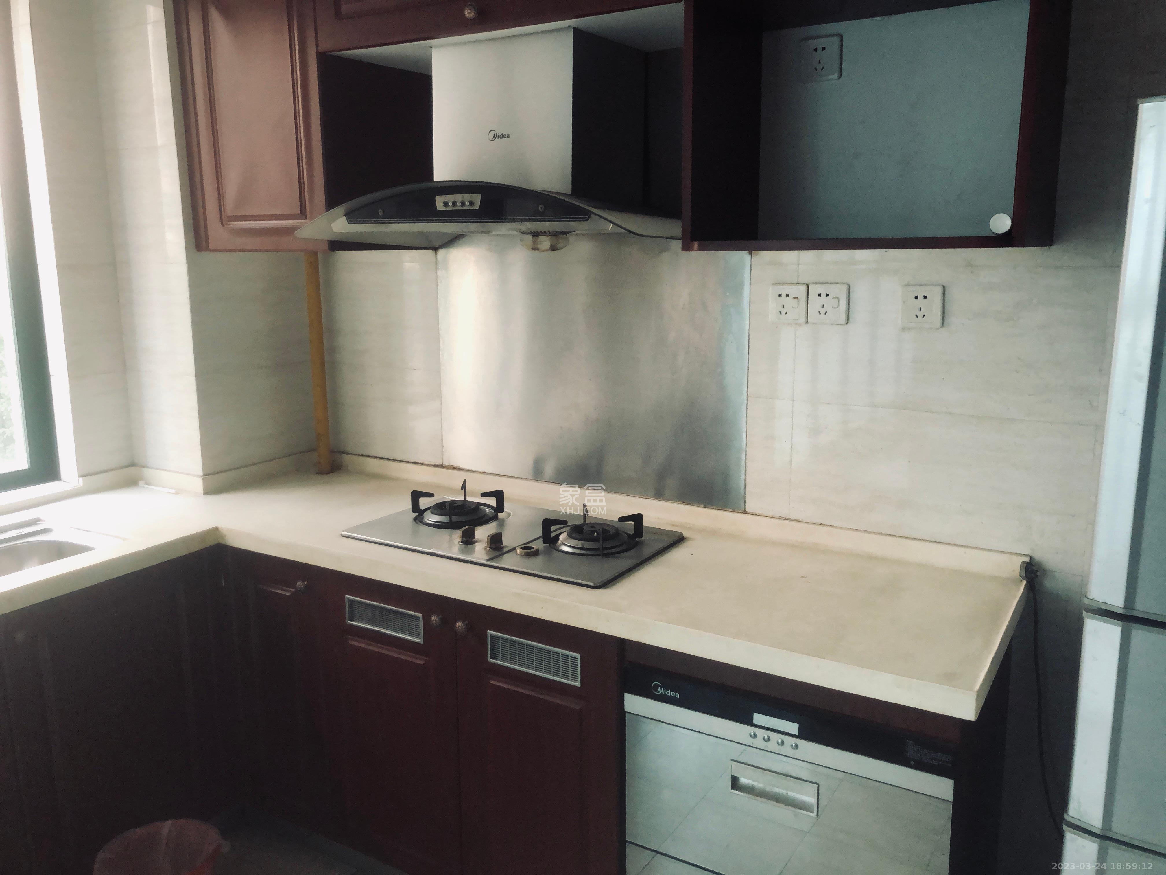 富基世纪公园 3室2厅2卫 2000.00元/月 富基世纪公园 3室2厅2卫 2000.00元/月室内图