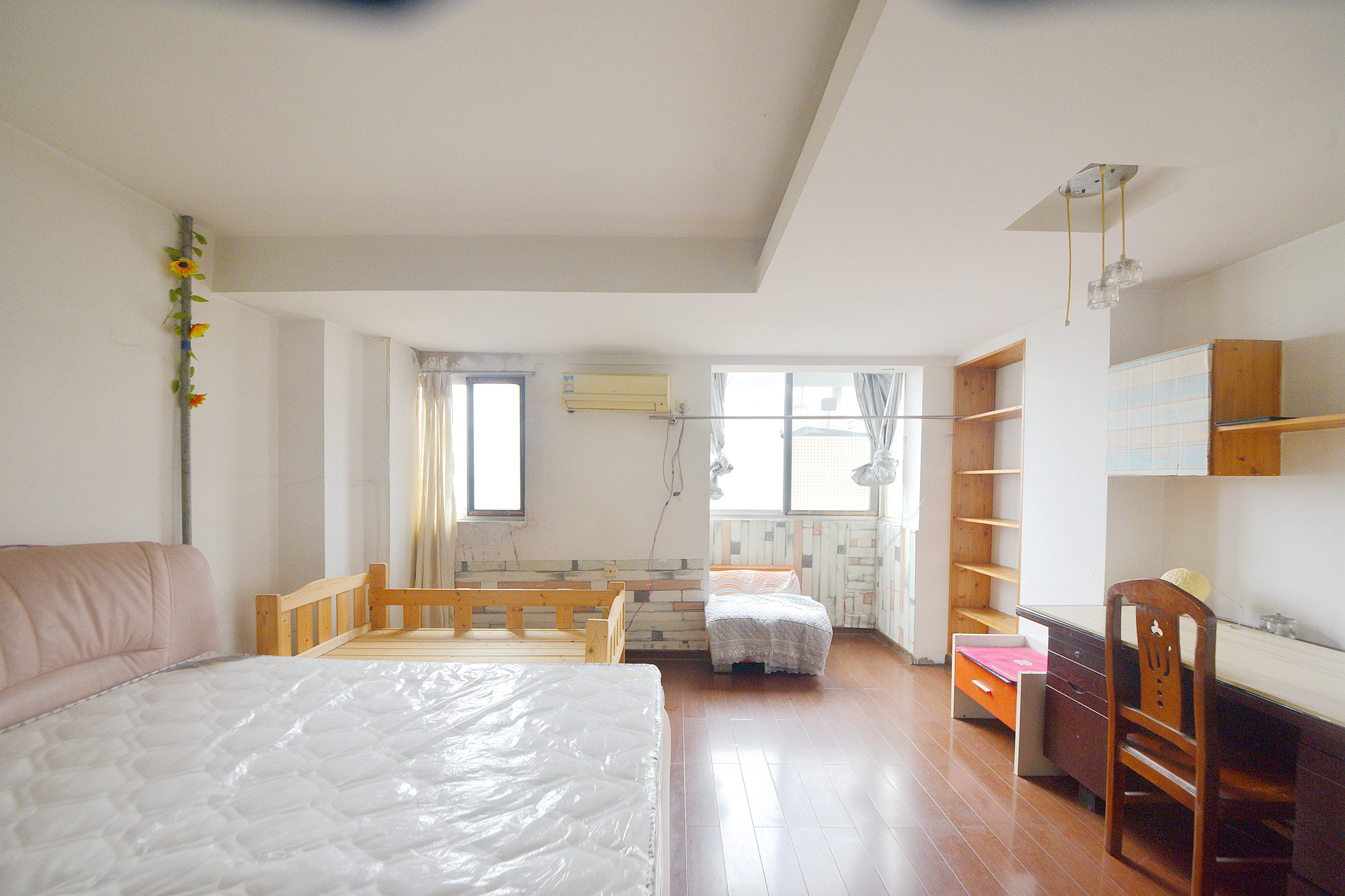 宏景名厦  2室2厅1卫   85.00万卧室