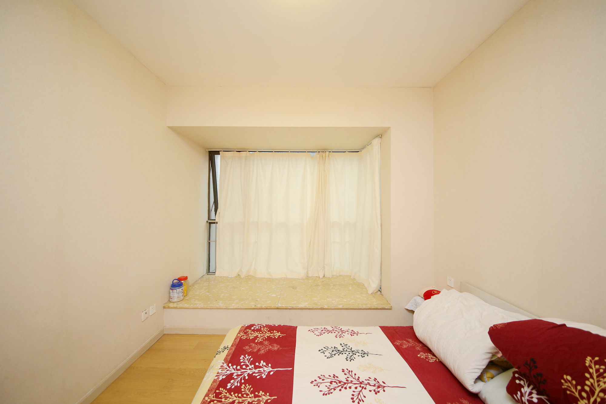 盛世美居荷园  3室2厅2卫   133.00万客厅