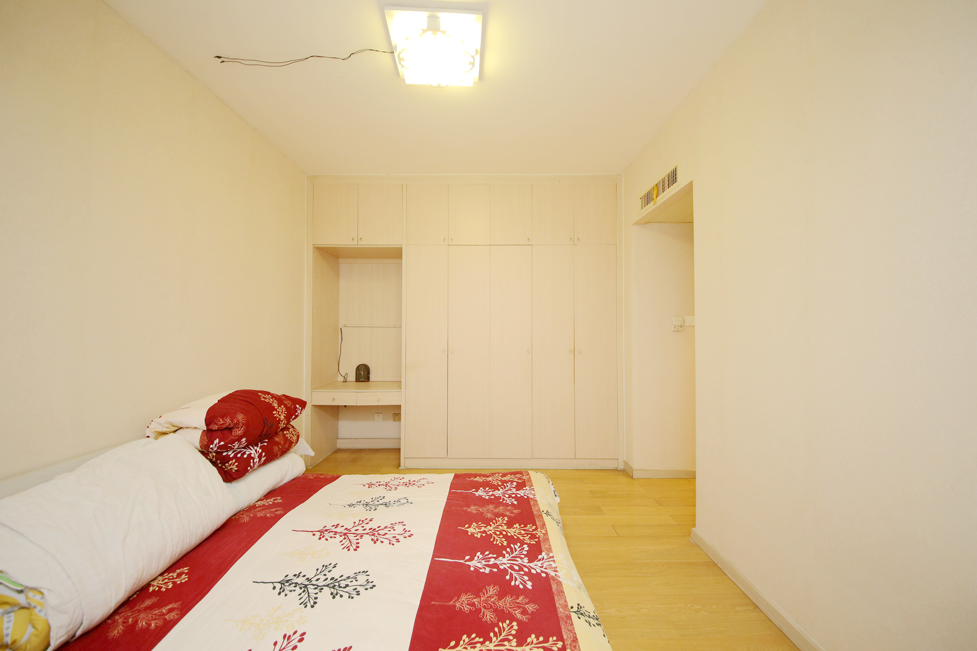 盛世美居荷园  3室2厅2卫   133.00万客厅