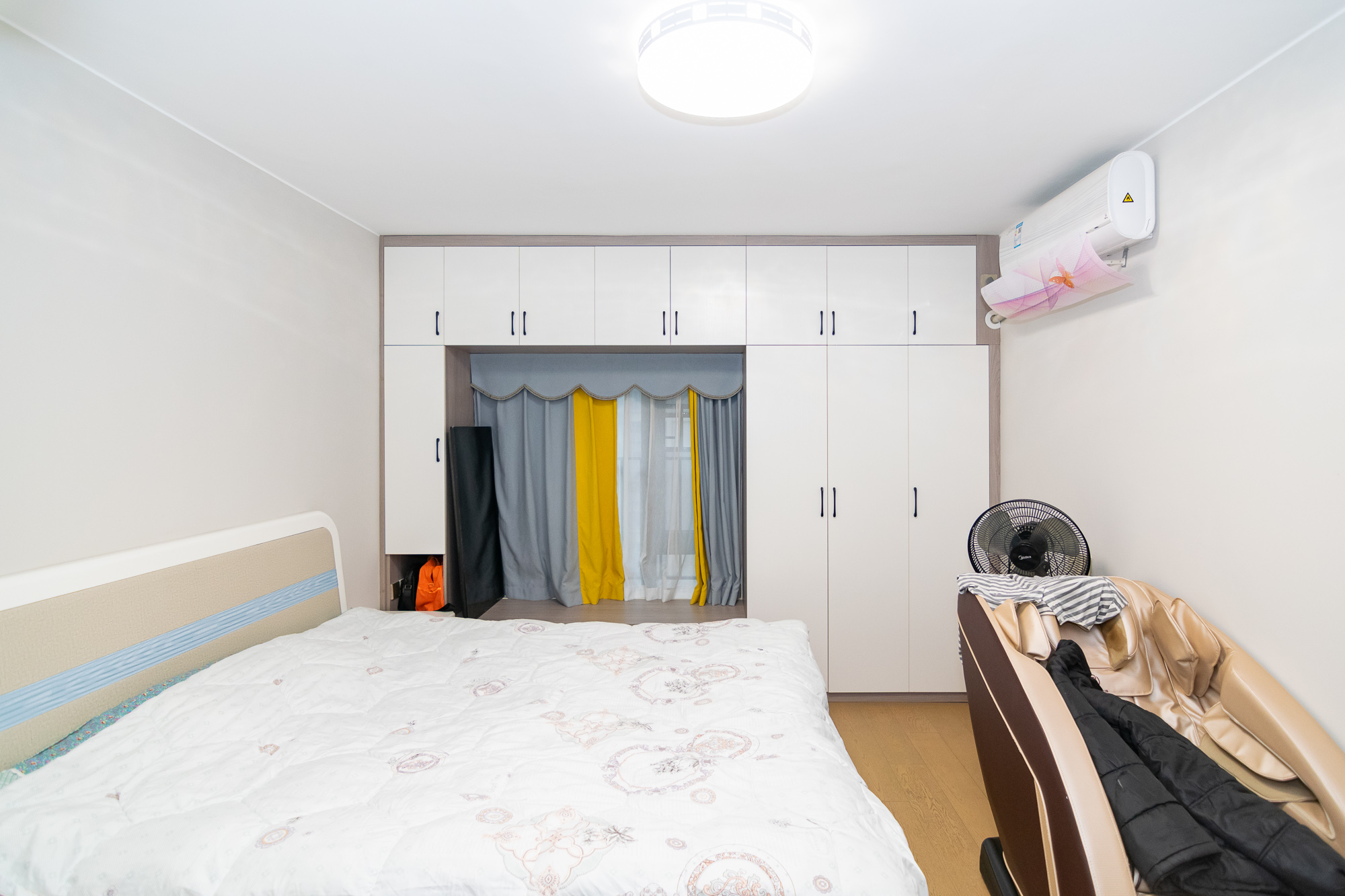 时代倾城四期  3室2厅2卫   110.00万卧室