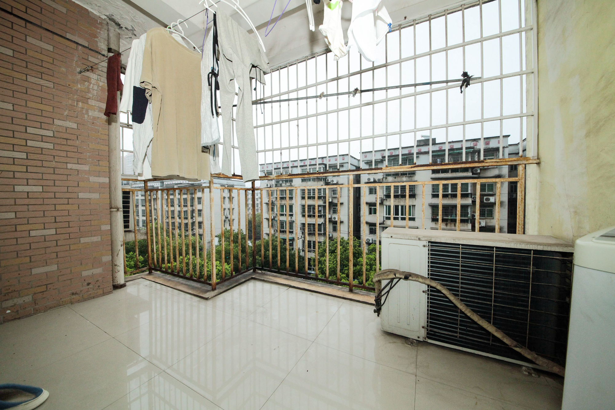 广场之星  3室2厅2卫   65.00万阳台