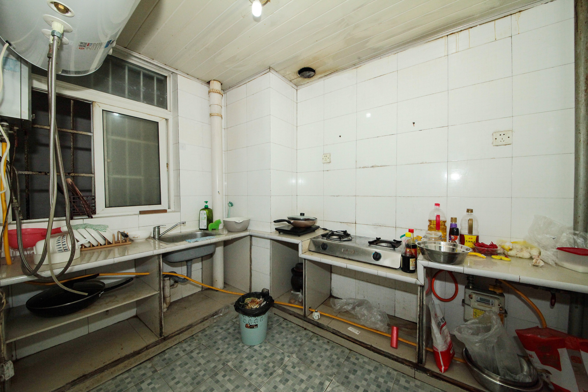 广场之星  3室2厅2卫   65.00万 广场之星  3室2厅2卫   65.00万厨房