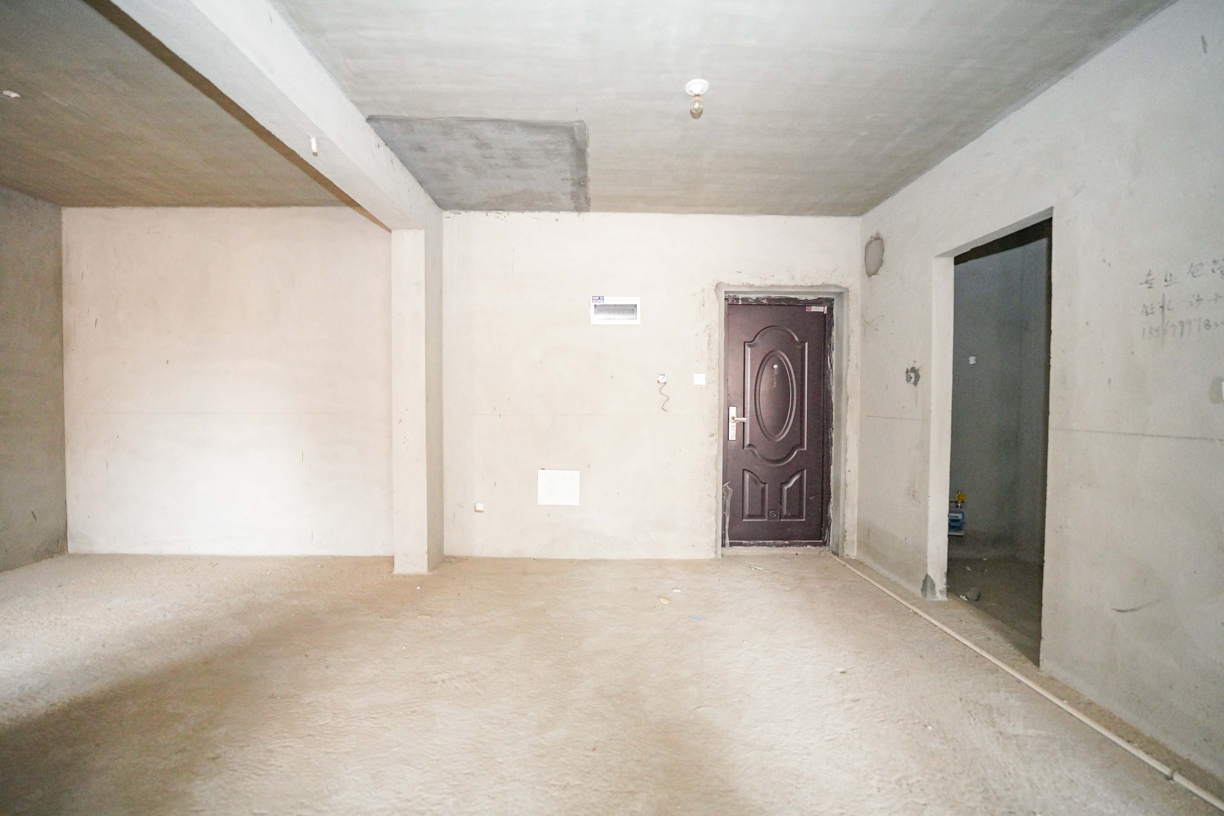 丽发新城  2室2厅1卫   49.50万客厅