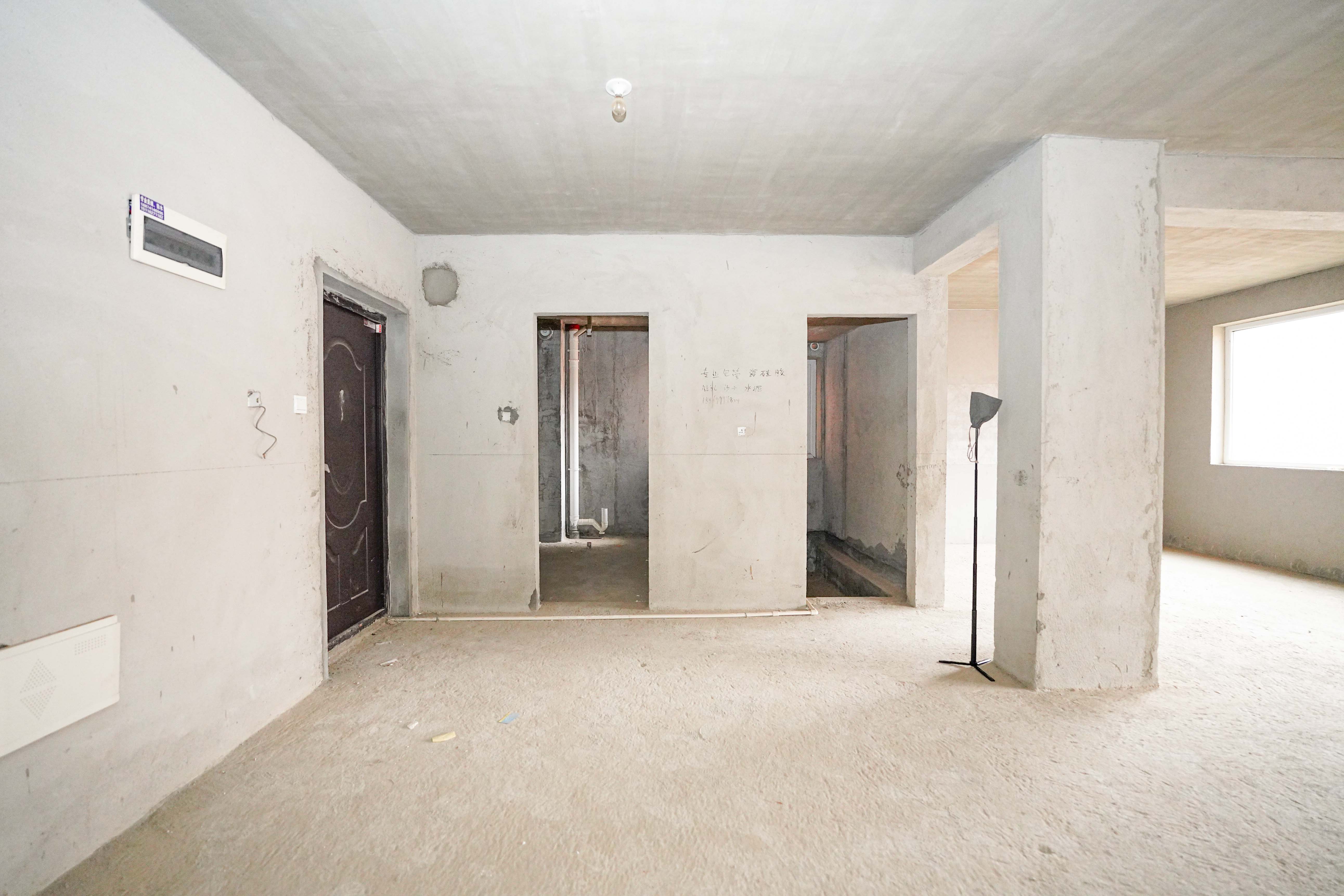 丽发新城  2室2厅1卫   49.50万客厅