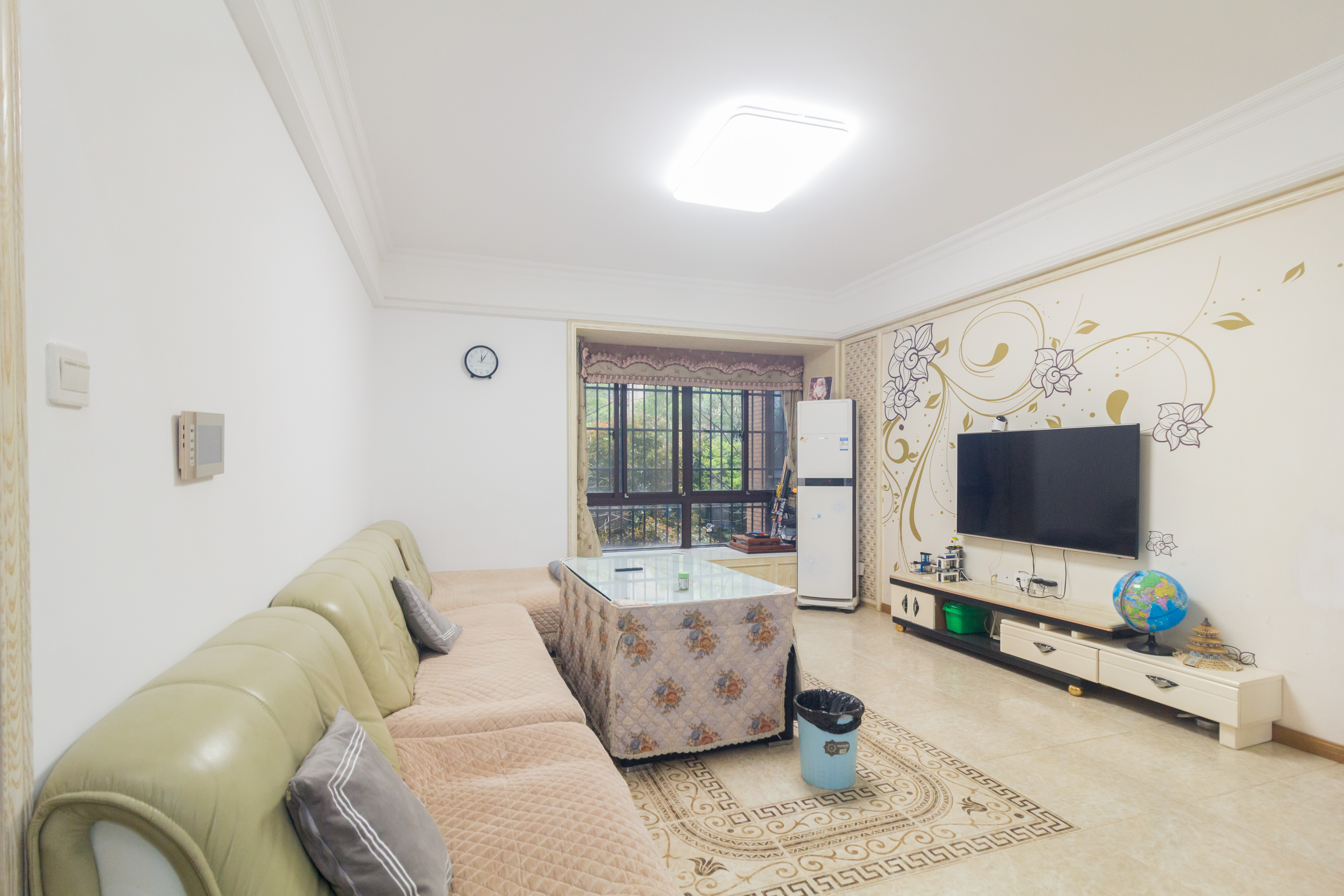 三景华御 4室2厅1卫 99.0万 三景华御 4室2厅1卫 99.0万客厅