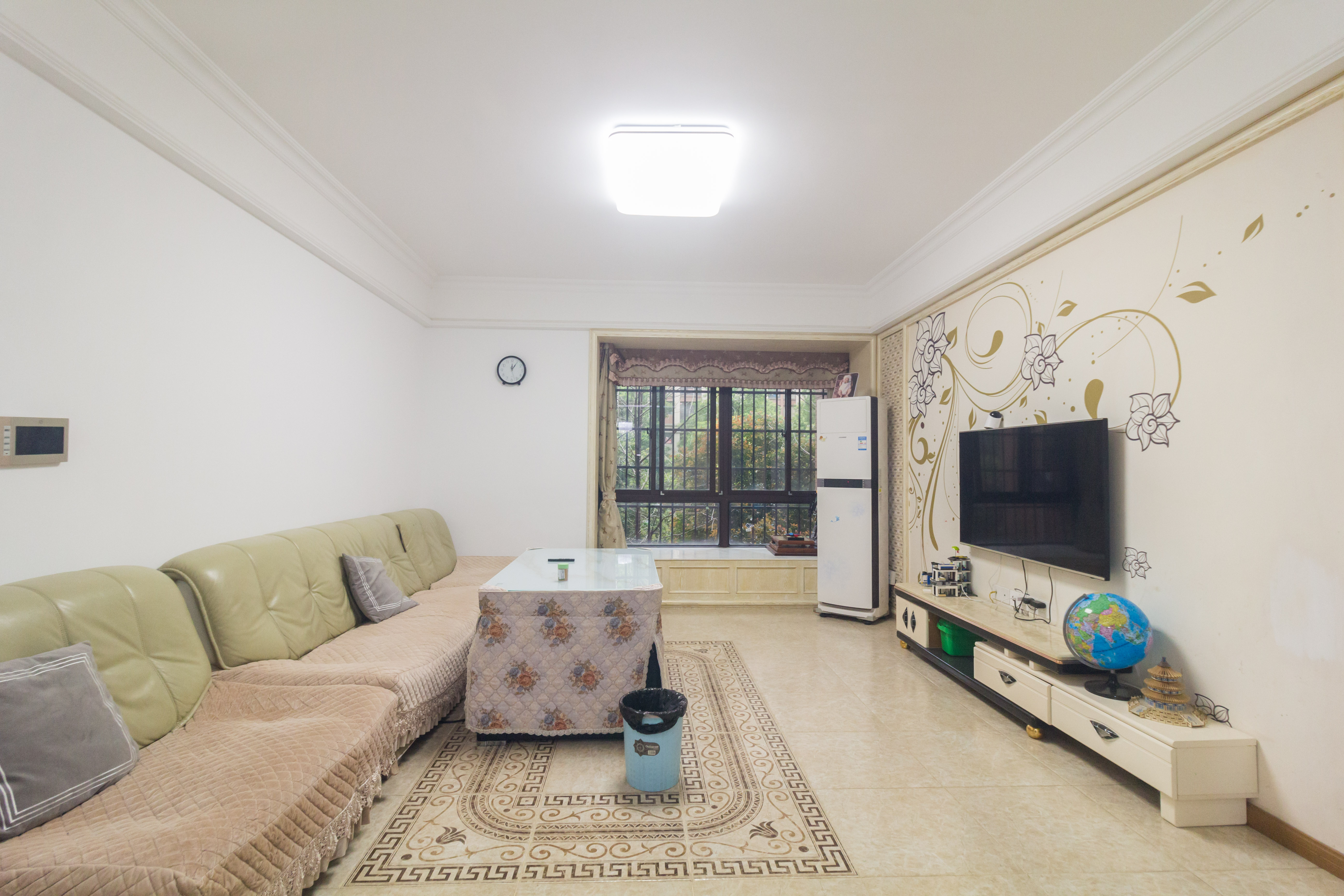 三景华御 4室2厅1卫 99.0万 三景华御 4室2厅1卫 99.0万客厅