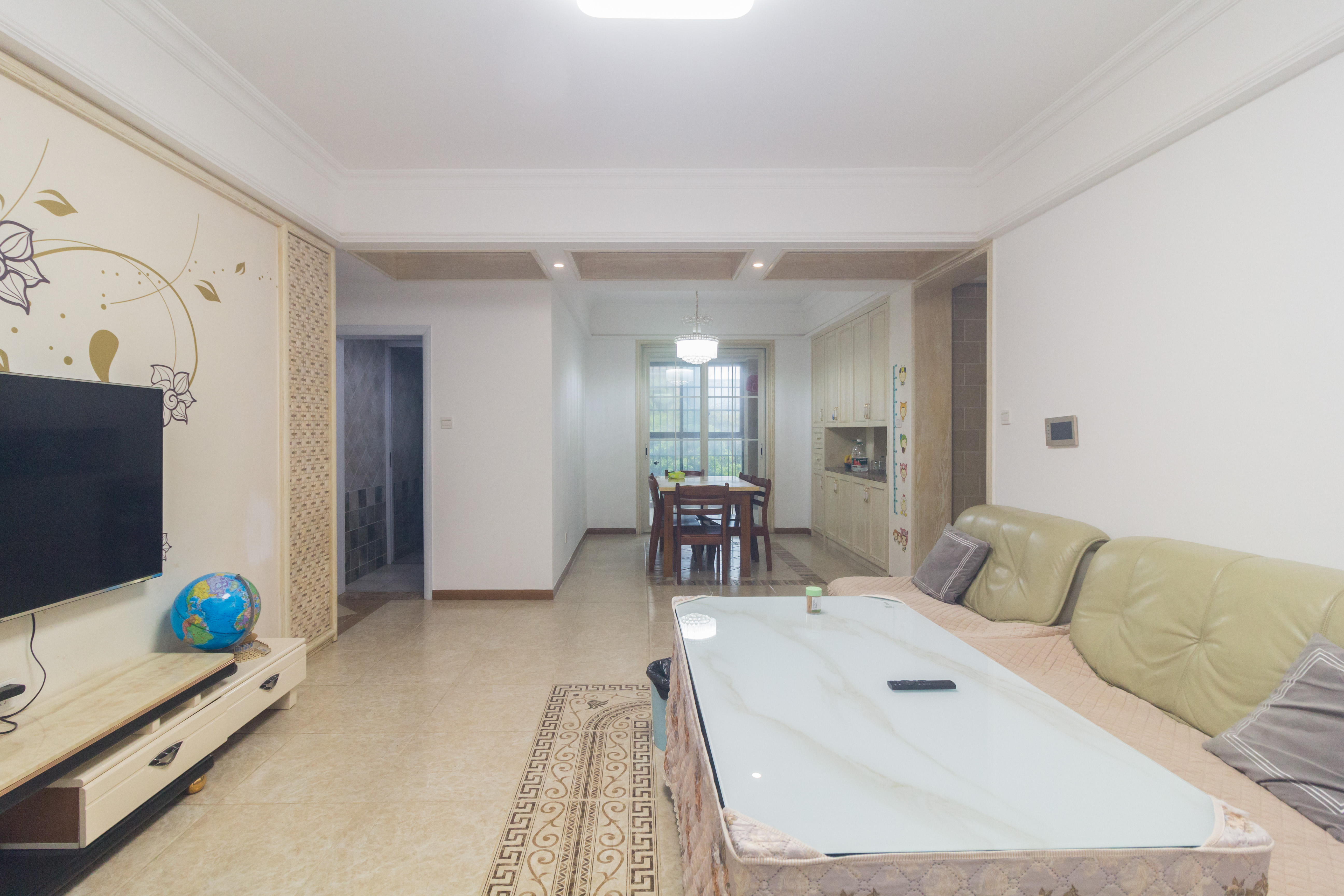 三景华御 4室2厅1卫 99.0万 三景华御 4室2厅1卫 99.0万客厅