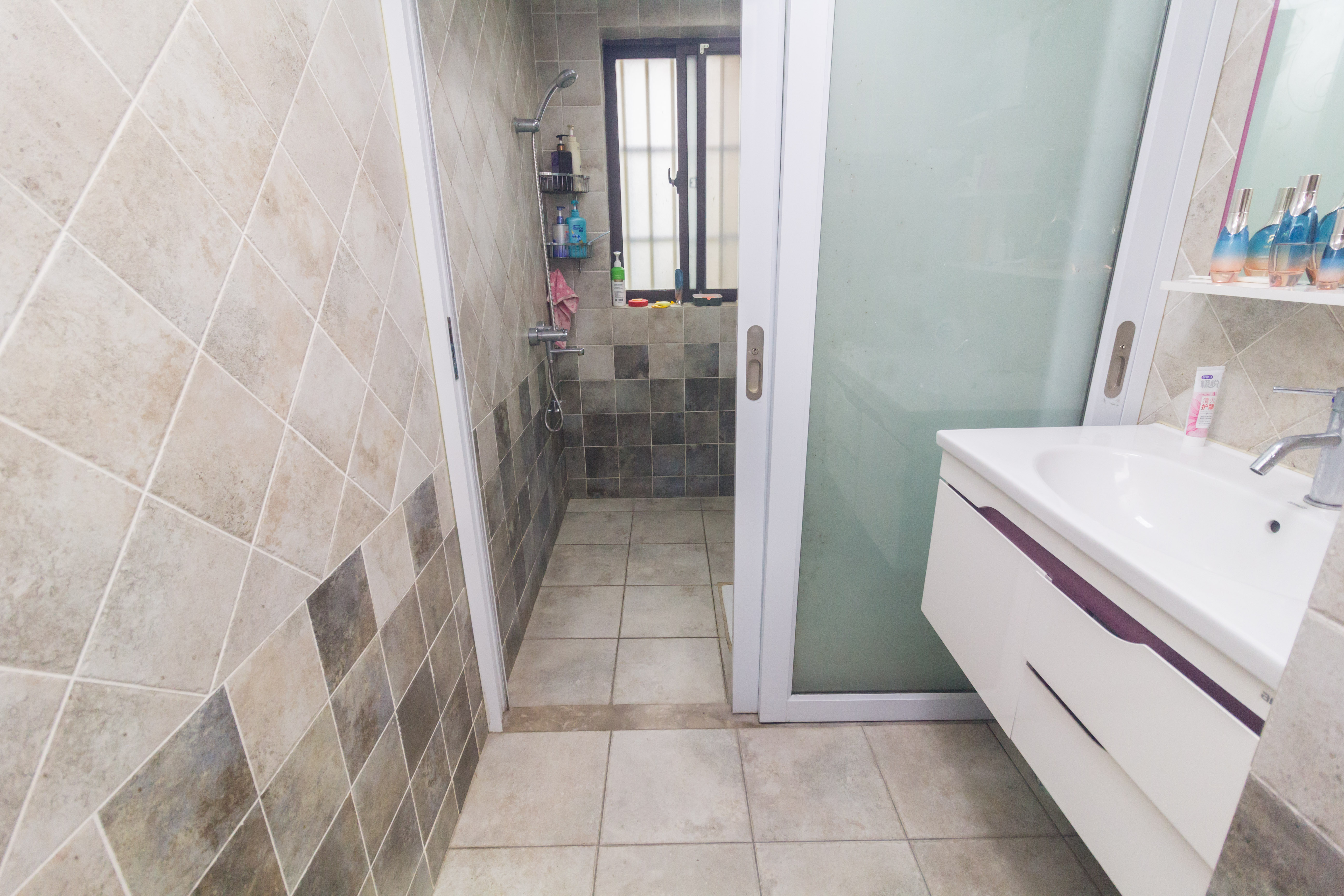 三景华御 4室2厅1卫 99.0万 三景华御 4室2厅1卫 99.0万卫生间