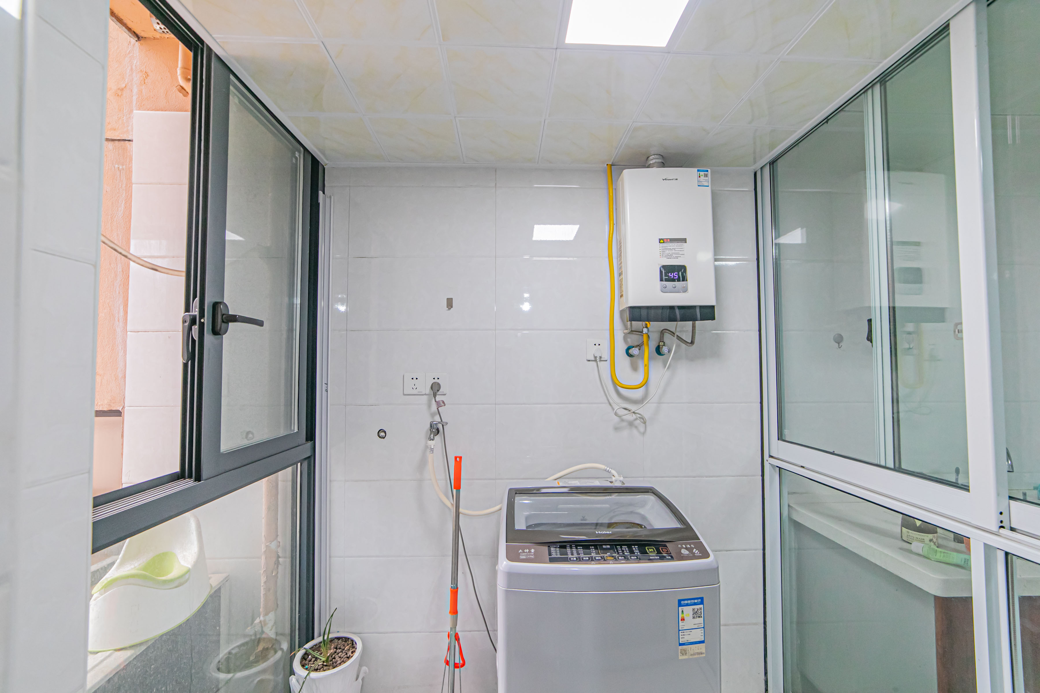 北辰三角洲E6区  3室2厅1卫    169.8万卫生间
