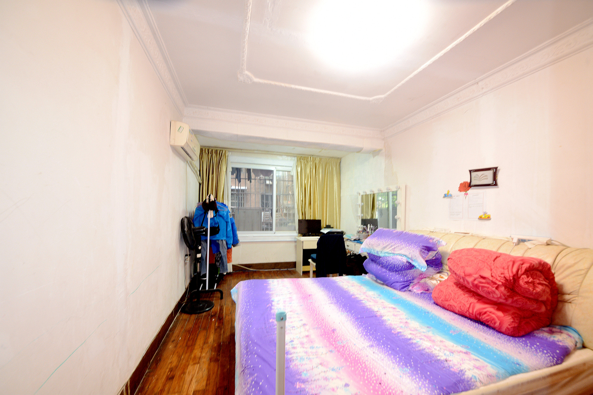 华达家园  3室2厅2卫    67.8万卧室