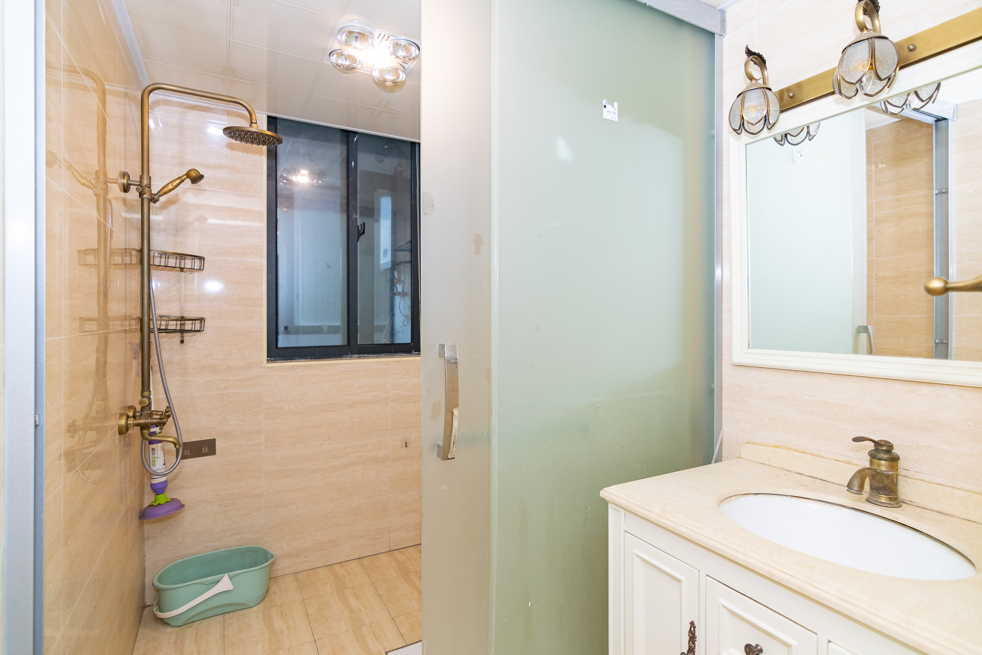 名家翡翠花园  3室2厅1卫   126.50万卫生间