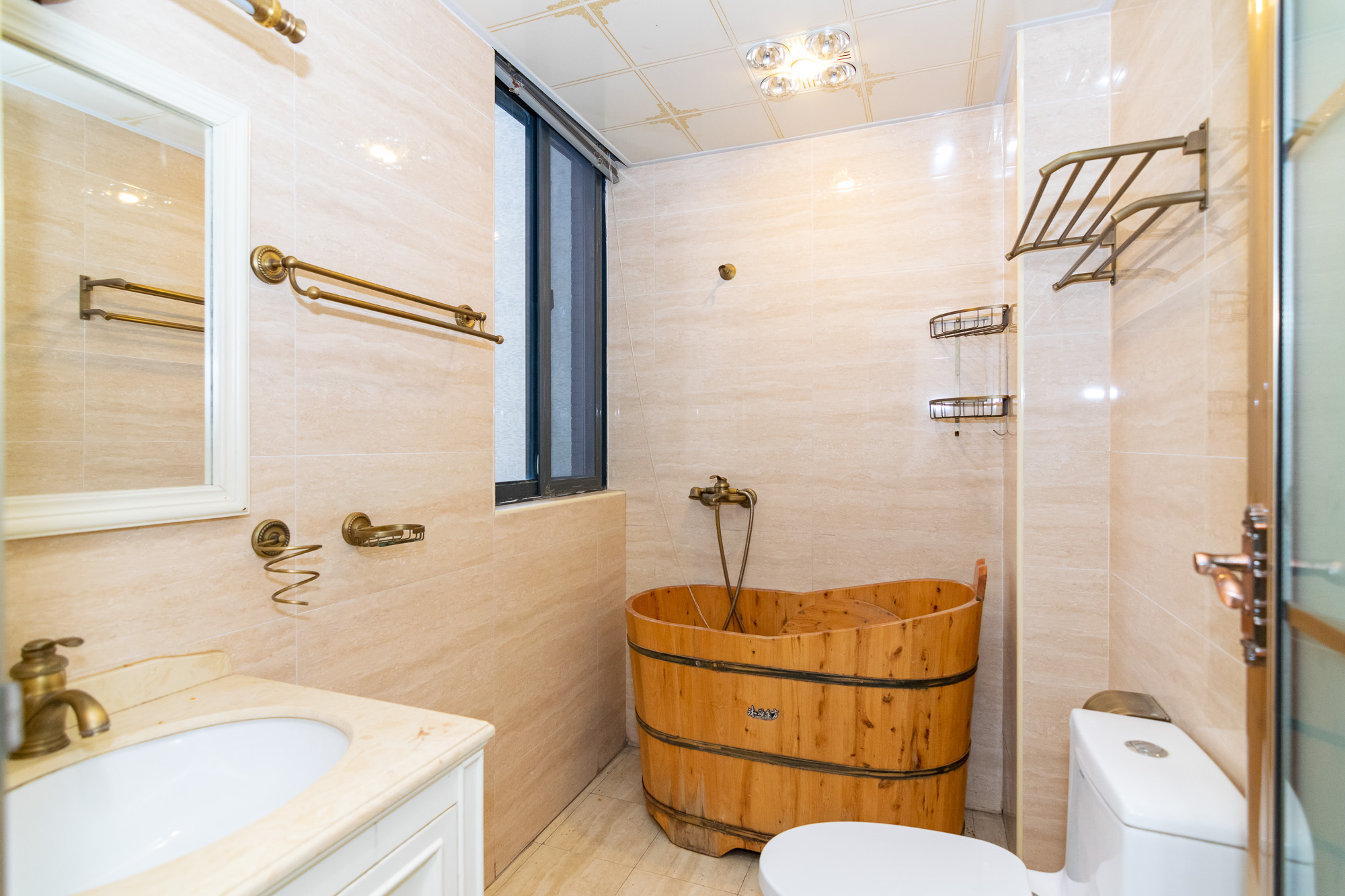 名家翡翠花园 3室2厅1卫 126.50万 名家翡翠花园 3室2厅1卫 126.50万卫生间