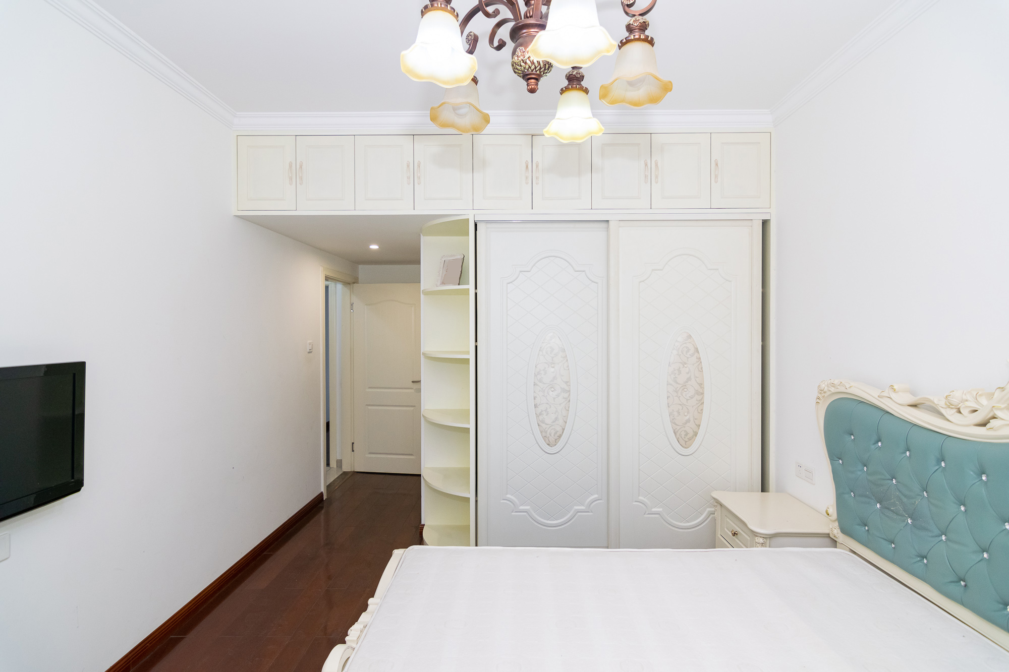 名家翡翠花园  3室2厅1卫   126.50万卧室