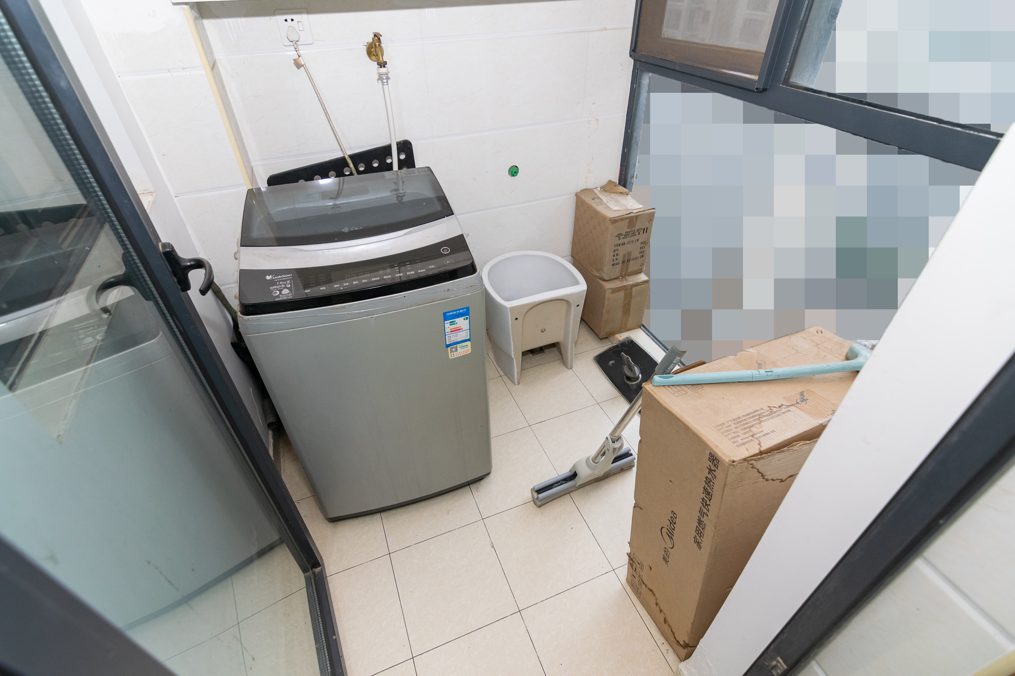 名家翡翠花园  3室2厅1卫   126.50万阳台