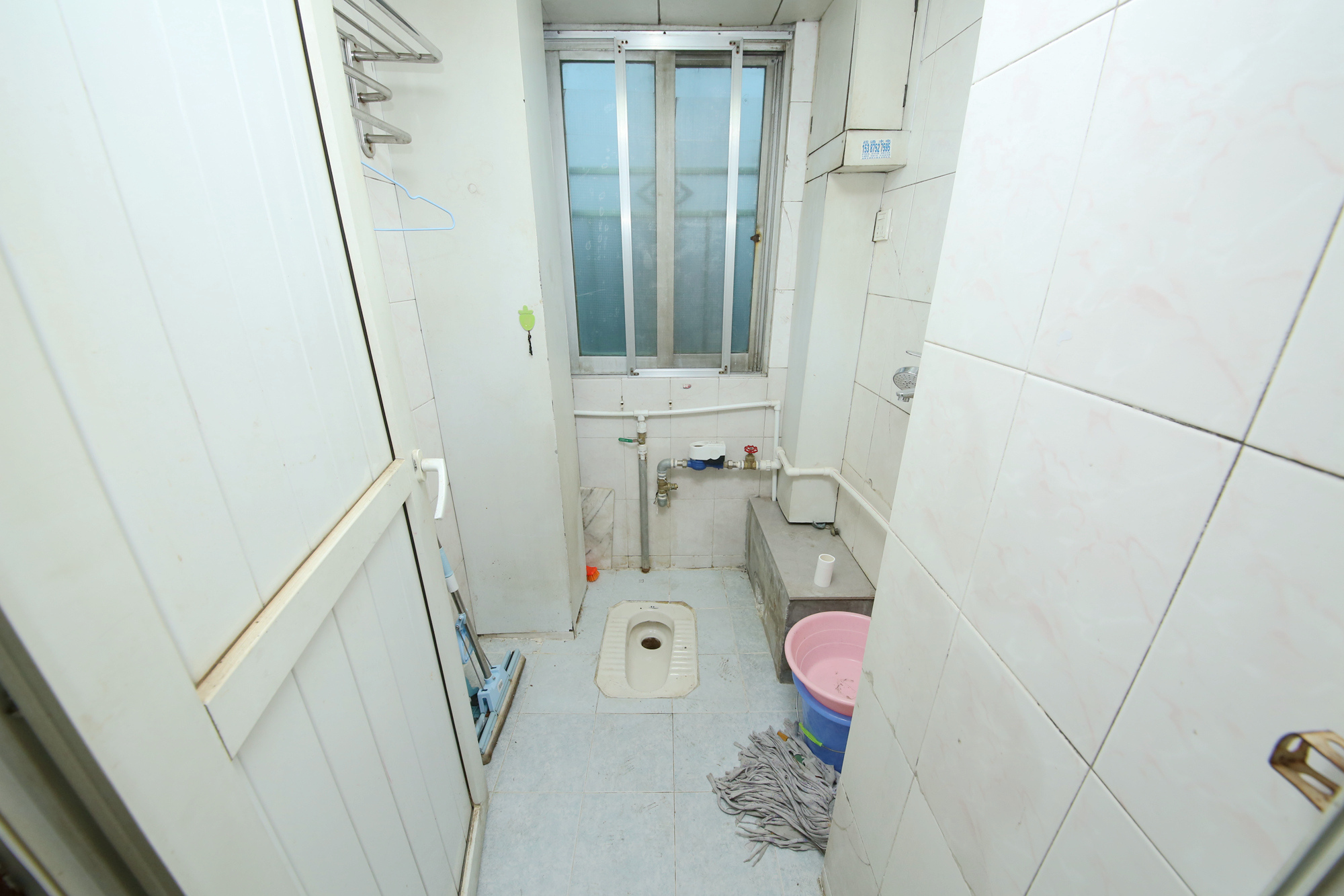 建工集团单位房  4室2厅2卫   128.00万客厅