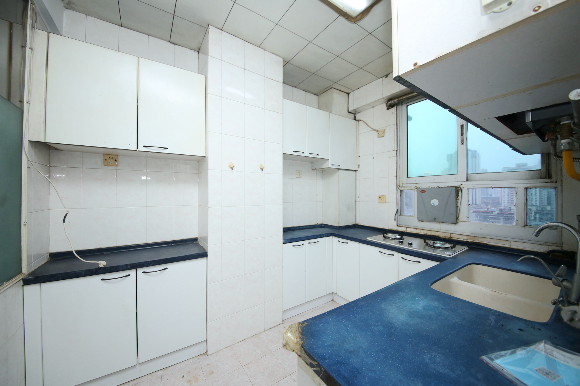 建工集团单位房  4室2厅2卫   128.00万客厅