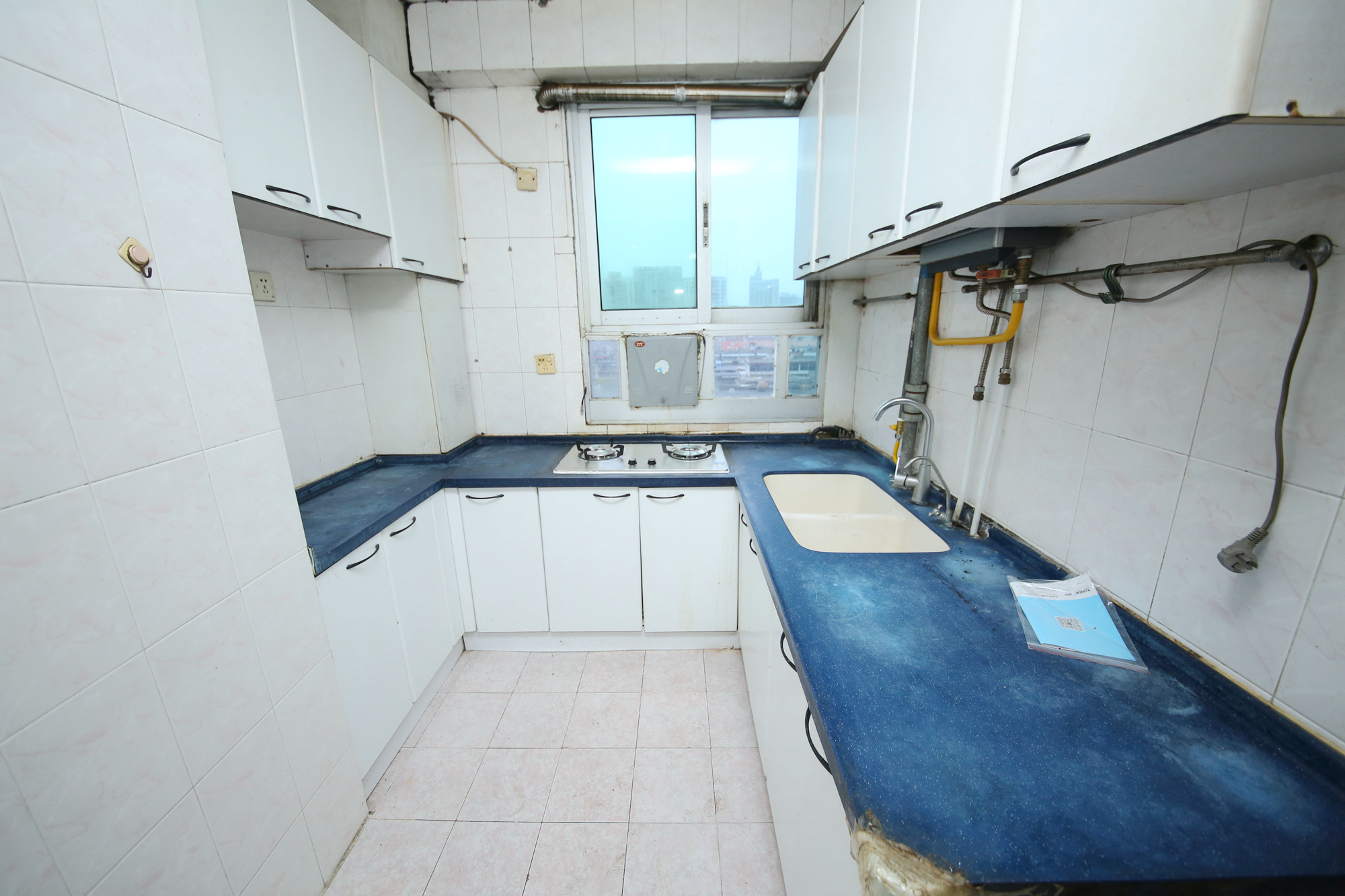 建工集团单位房  4室2厅2卫   128.00万客厅