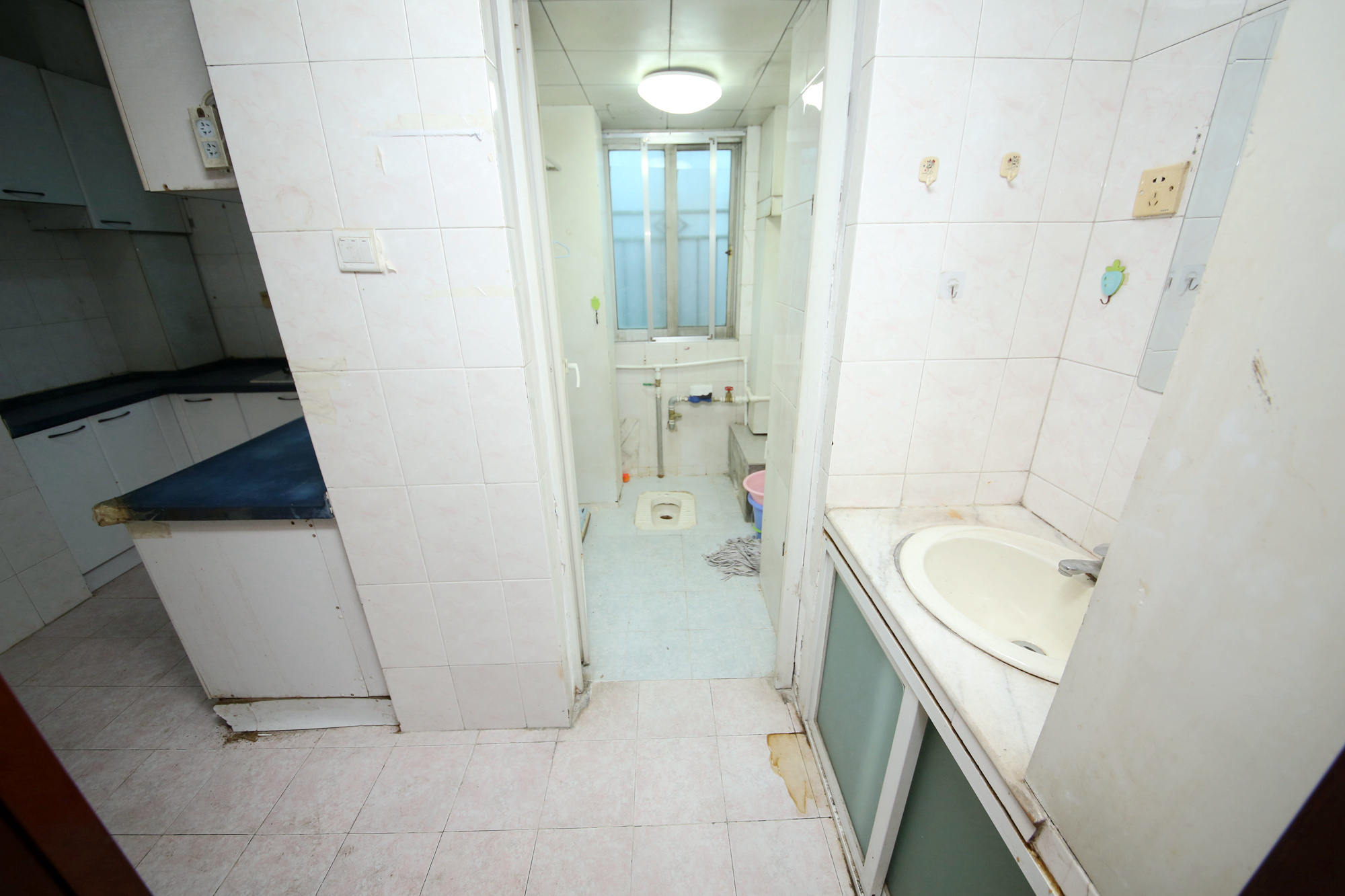 建工集团单位房  4室2厅2卫   128.00万客厅