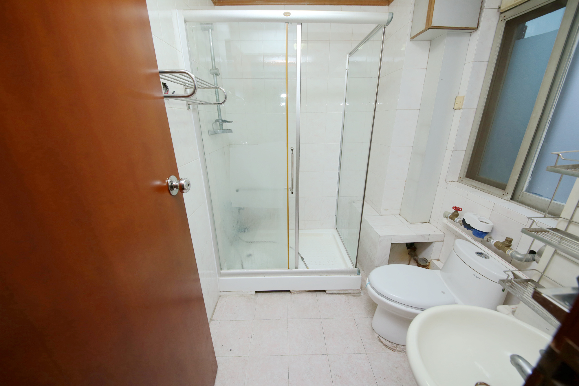 建工集团单位房  4室2厅2卫   128.00万客厅