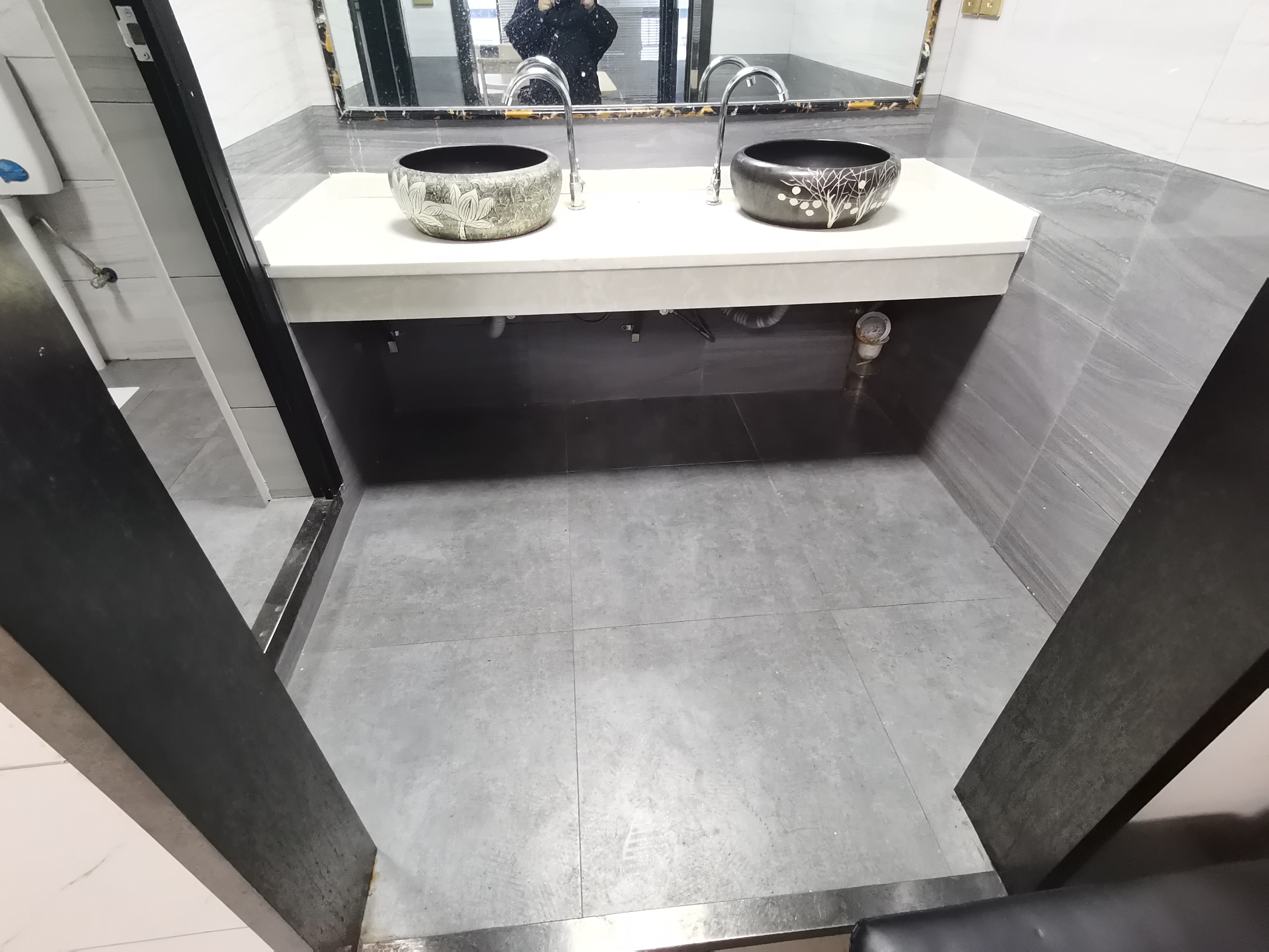 慈善大厦  1室1厅1卫   29.00万 慈善大厦  1室1厅1卫   29.00万室内图