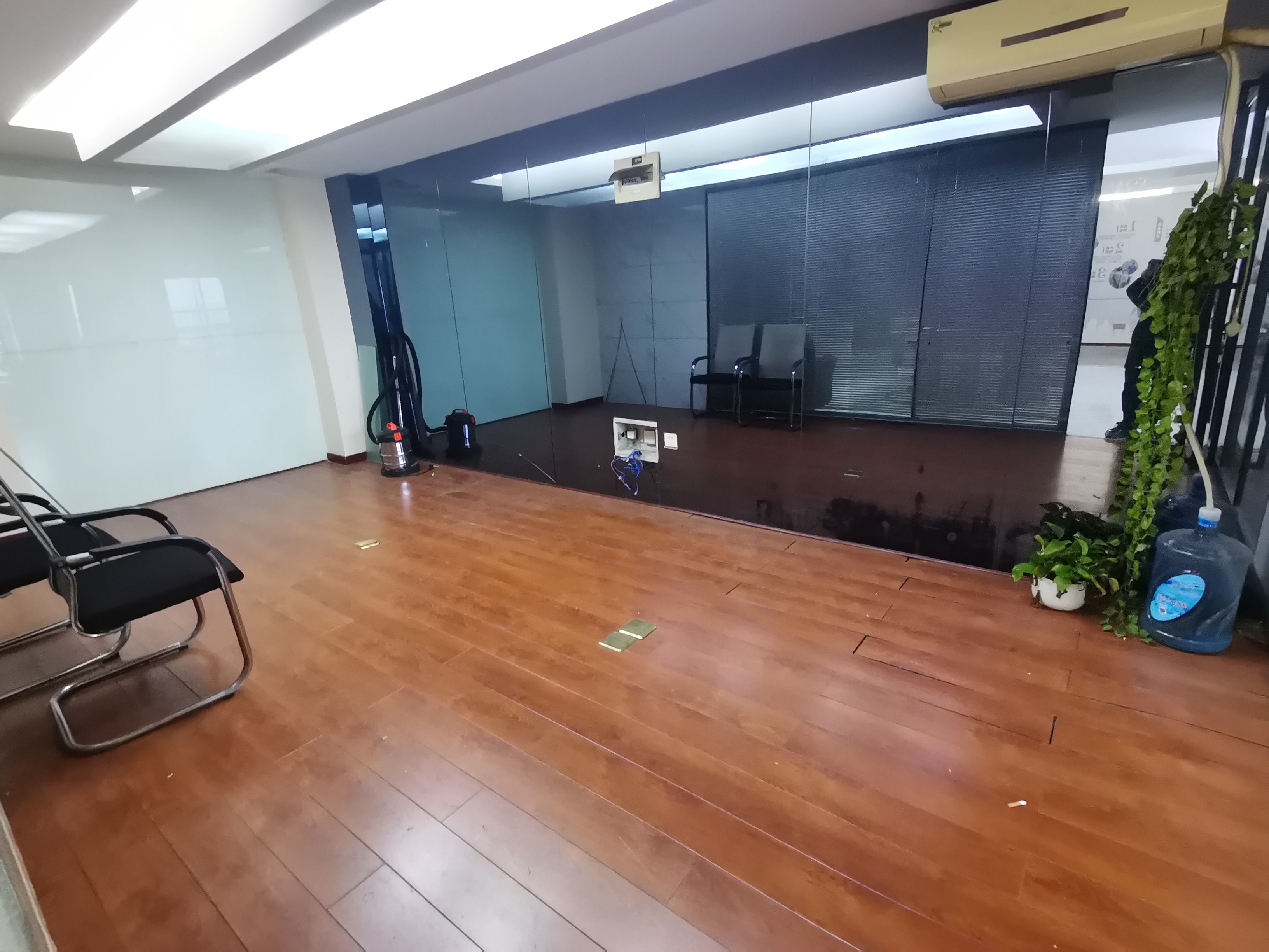 慈善大厦  1室1厅1卫    29.0万 慈善大厦  1室1厅1卫    29.0万室内图1