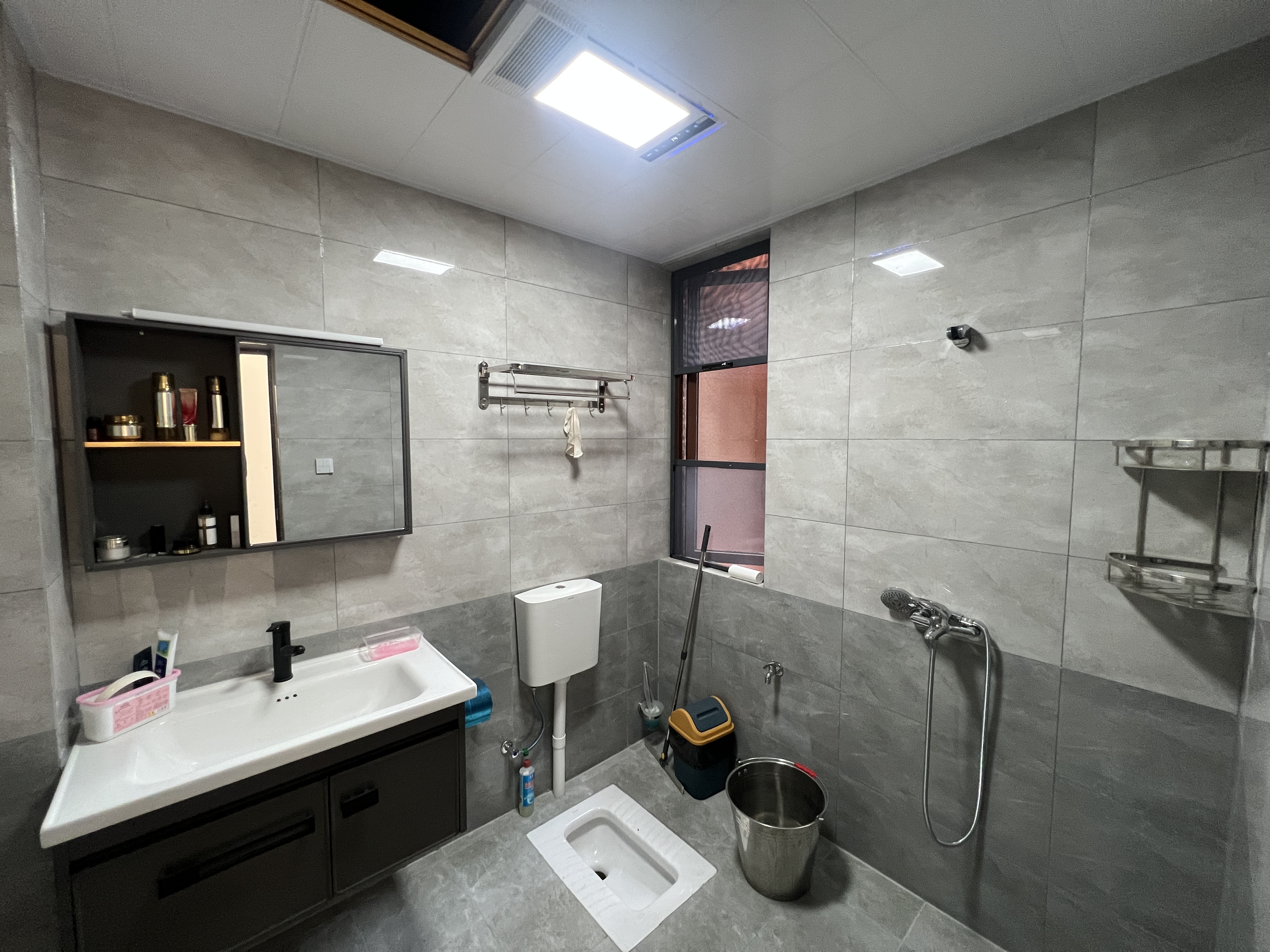 金水湾 4室2厅2卫 148.00万 金水湾 4室2厅2卫 148.00万客厅