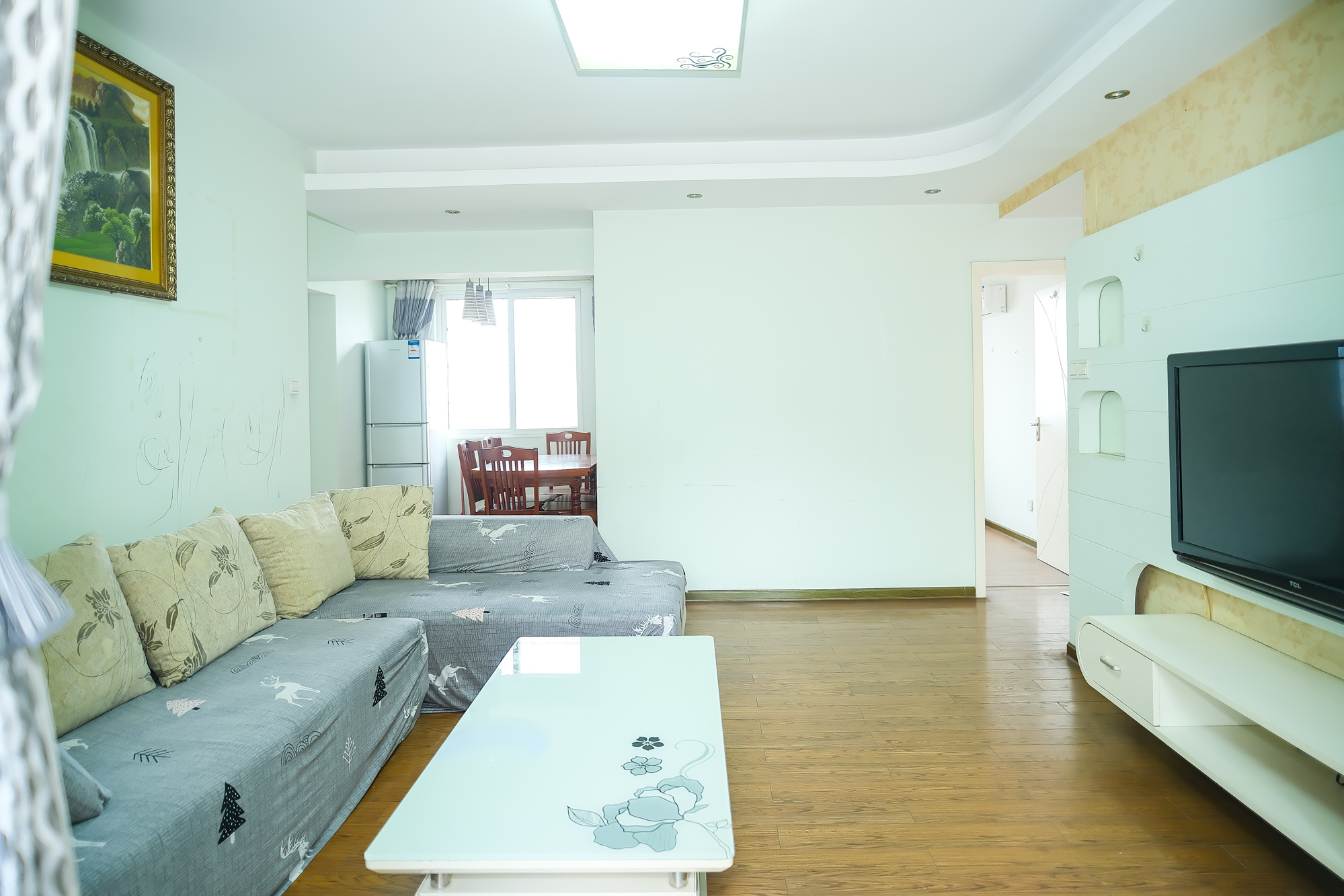 香槟小镇(香槟花苑) 3室2厅1卫 57.60万 香槟小镇(香槟花苑) 3室2厅1卫 57.60万客厅