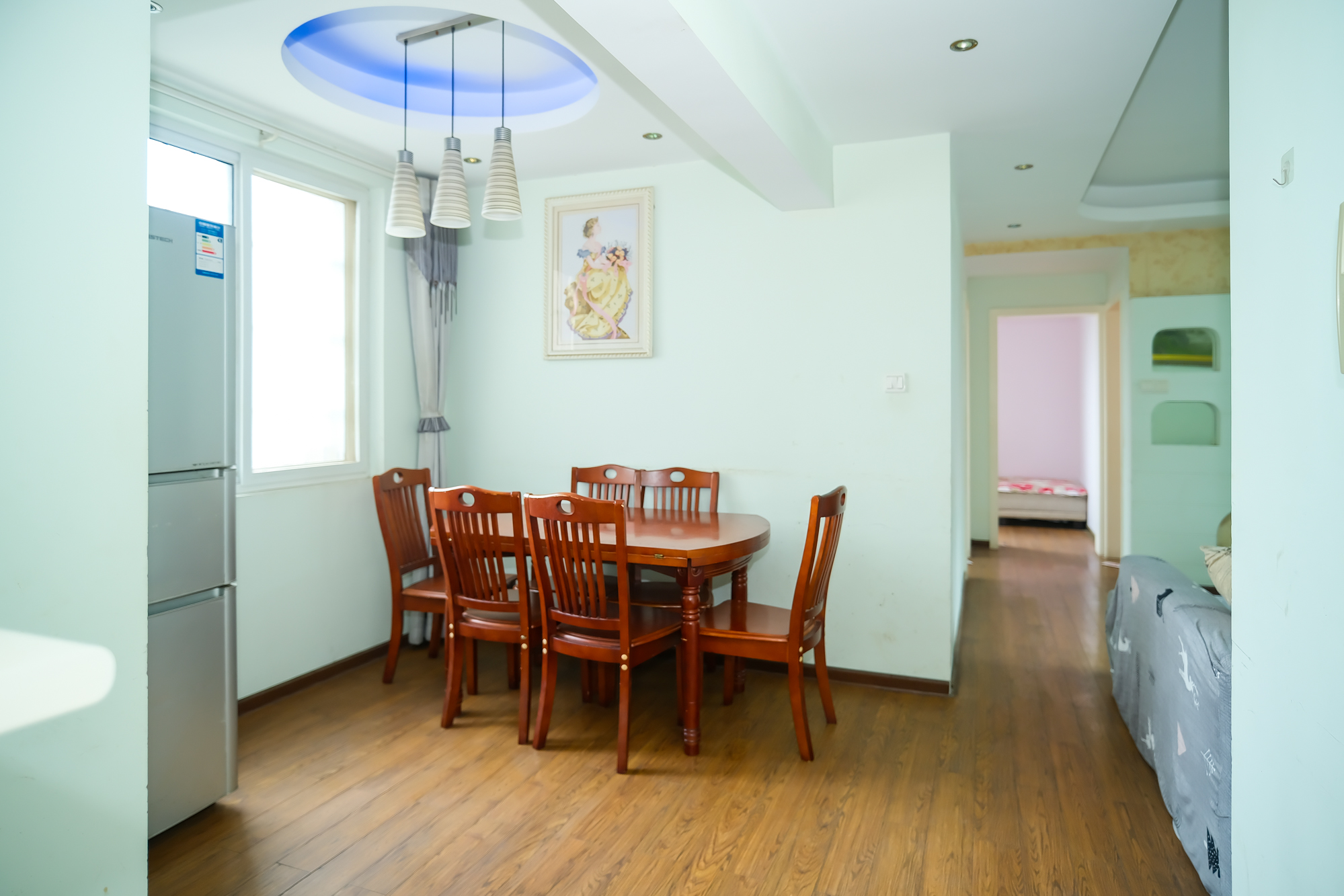 香槟小镇(香槟花苑) 3室2厅1卫 57.60万 香槟小镇(香槟花苑) 3室2厅1卫 57.60万客厅