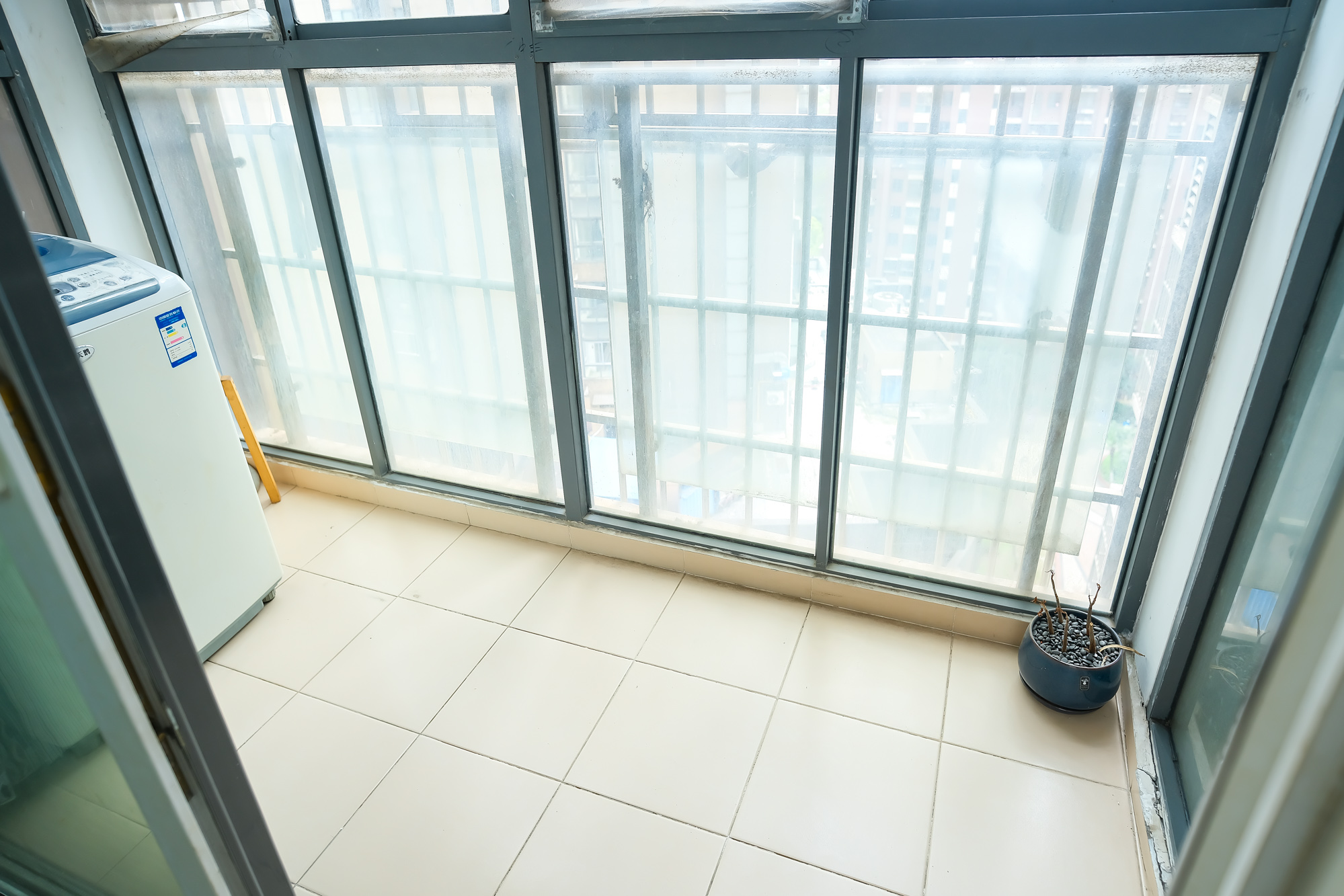 香槟小镇(香槟花苑) 3室2厅1卫 57.60万 香槟小镇(香槟花苑) 3室2厅1卫 57.60万阳台