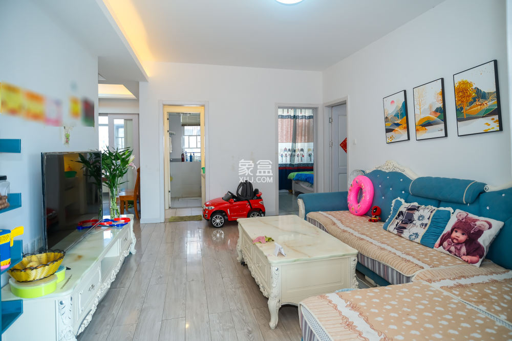 三一街区  4室2厅2卫    85.0万