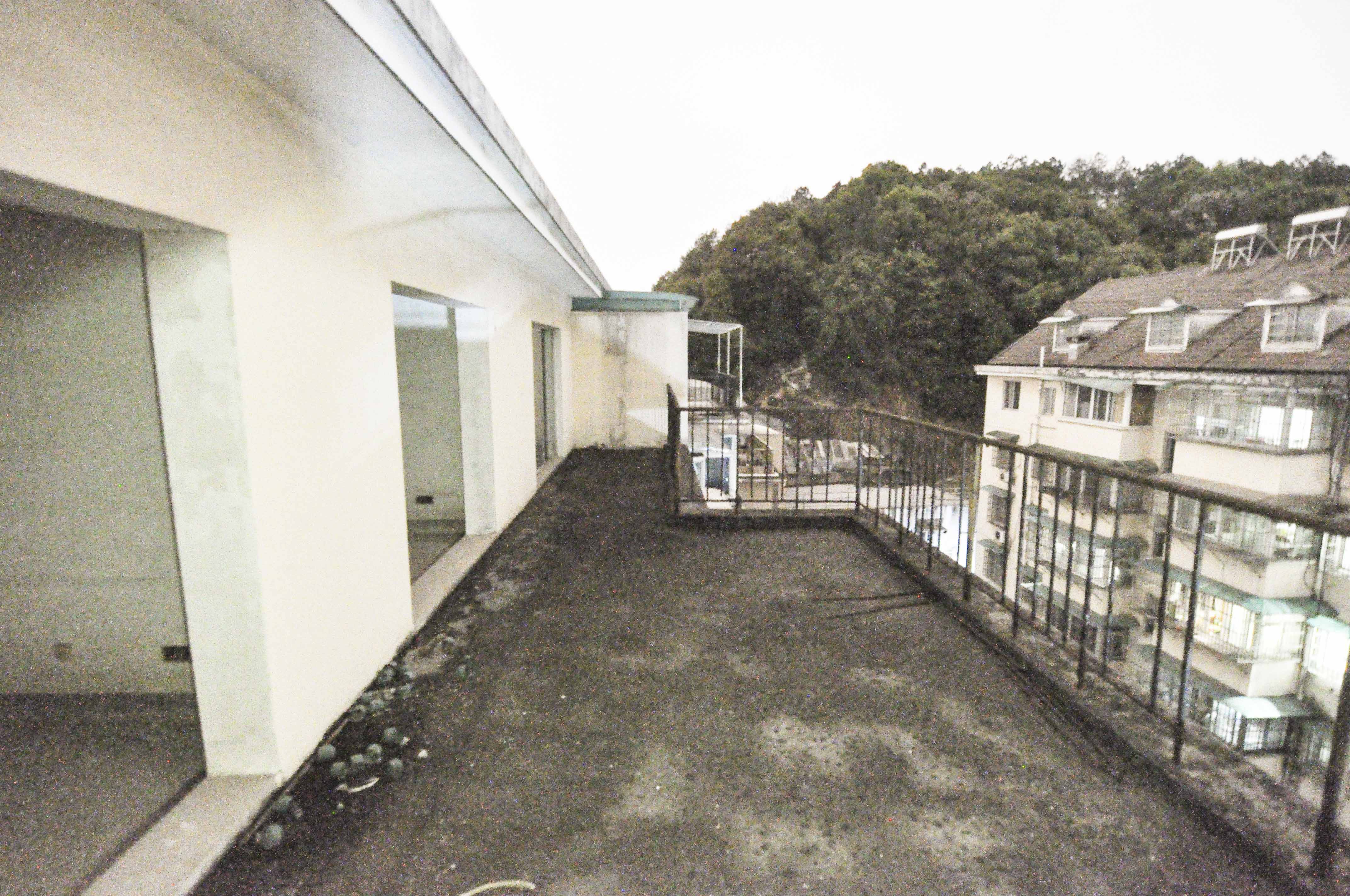 红叶山庄  6室2厅4卫    135.0万其他