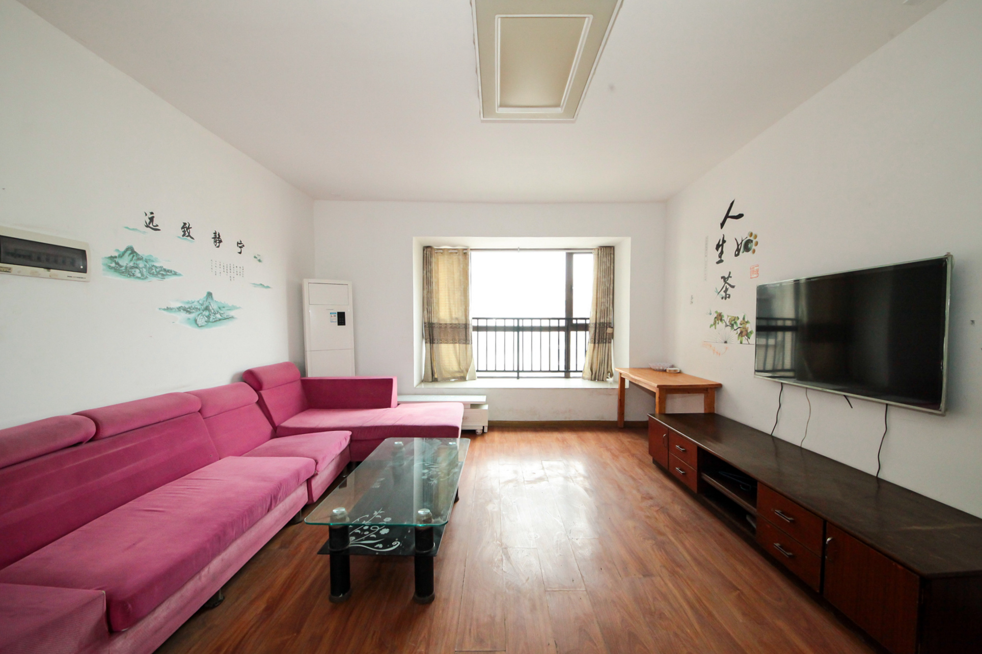 水岸世景 3室2厅2卫 98.00万 水岸世景 3室2厅2卫 98.00万客厅