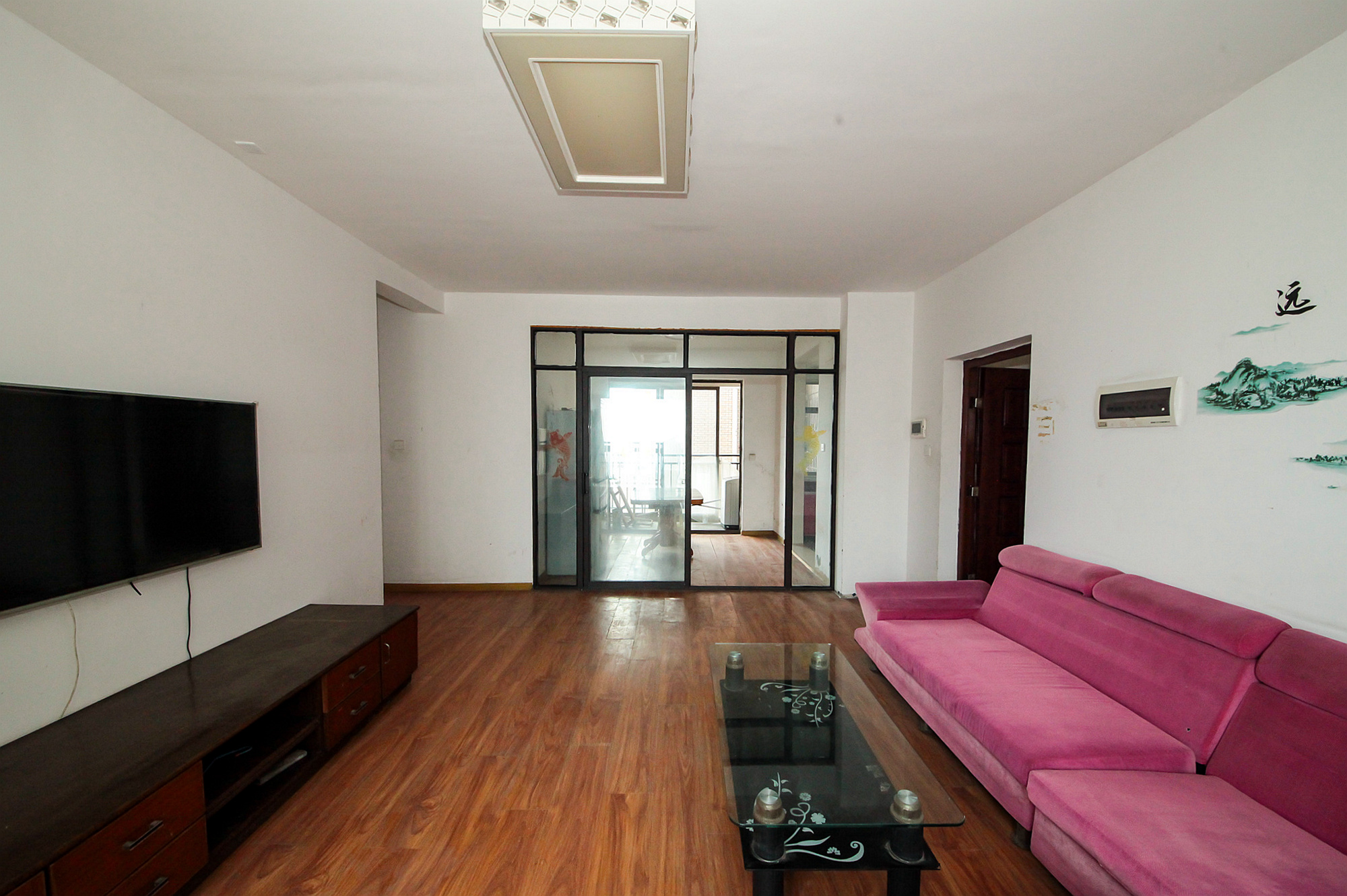 水岸世景 3室2厅2卫 98.00万 水岸世景 3室2厅2卫 98.00万客厅