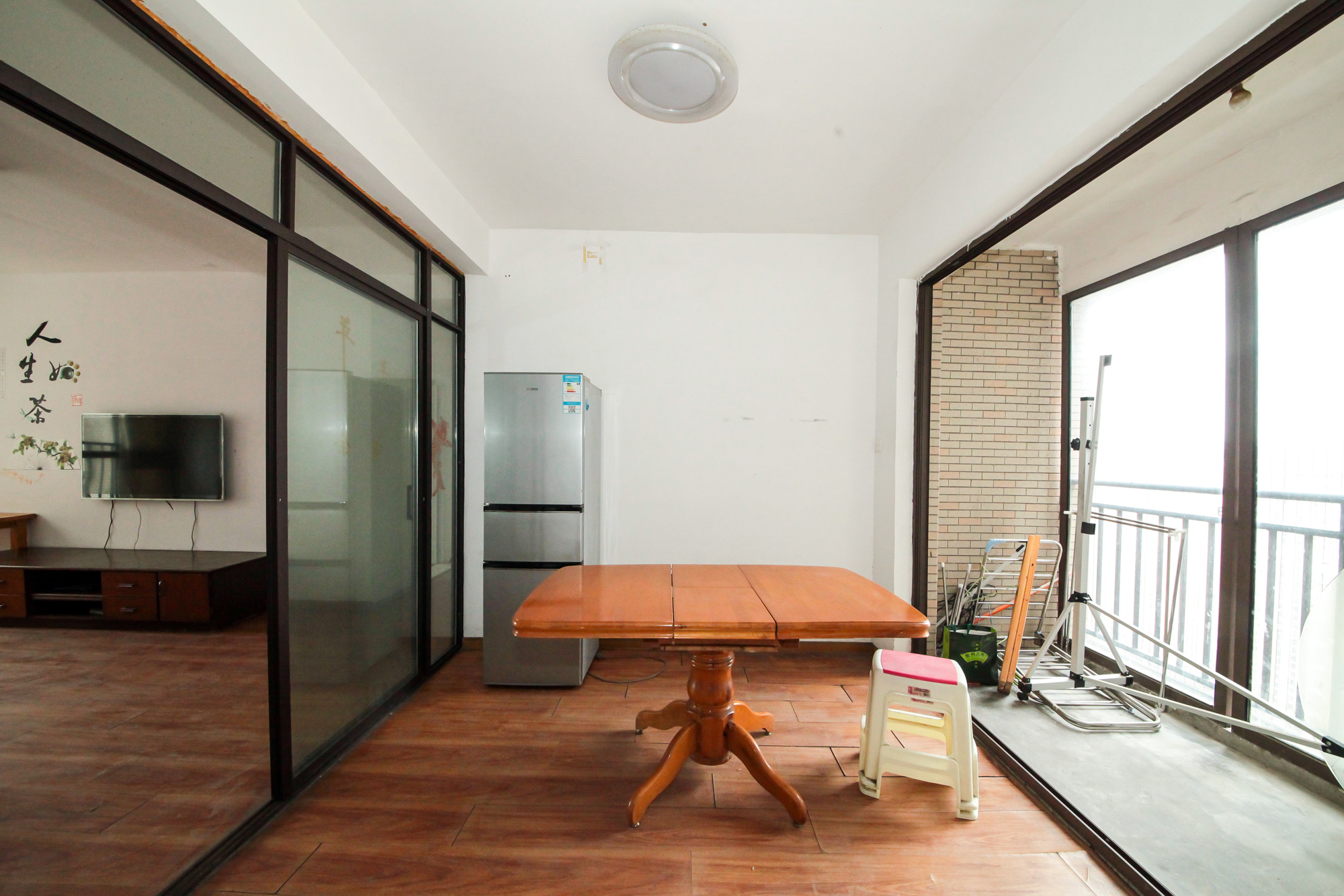 水岸世景 3室2厅2卫 98.00万 水岸世景 3室2厅2卫 98.00万客厅