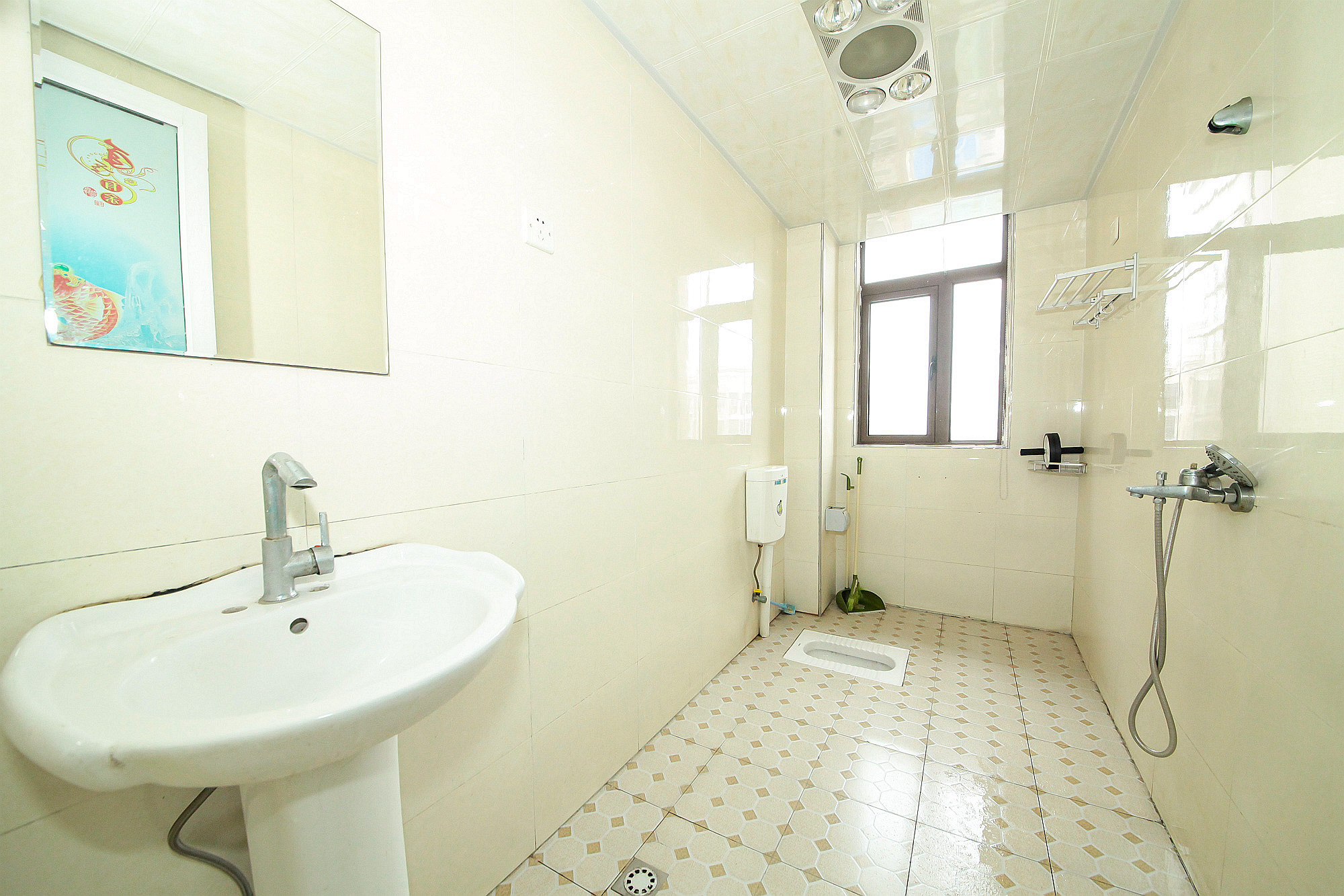 水岸世景 3室2厅2卫 98.00万 水岸世景 3室2厅2卫 98.00万卫生间