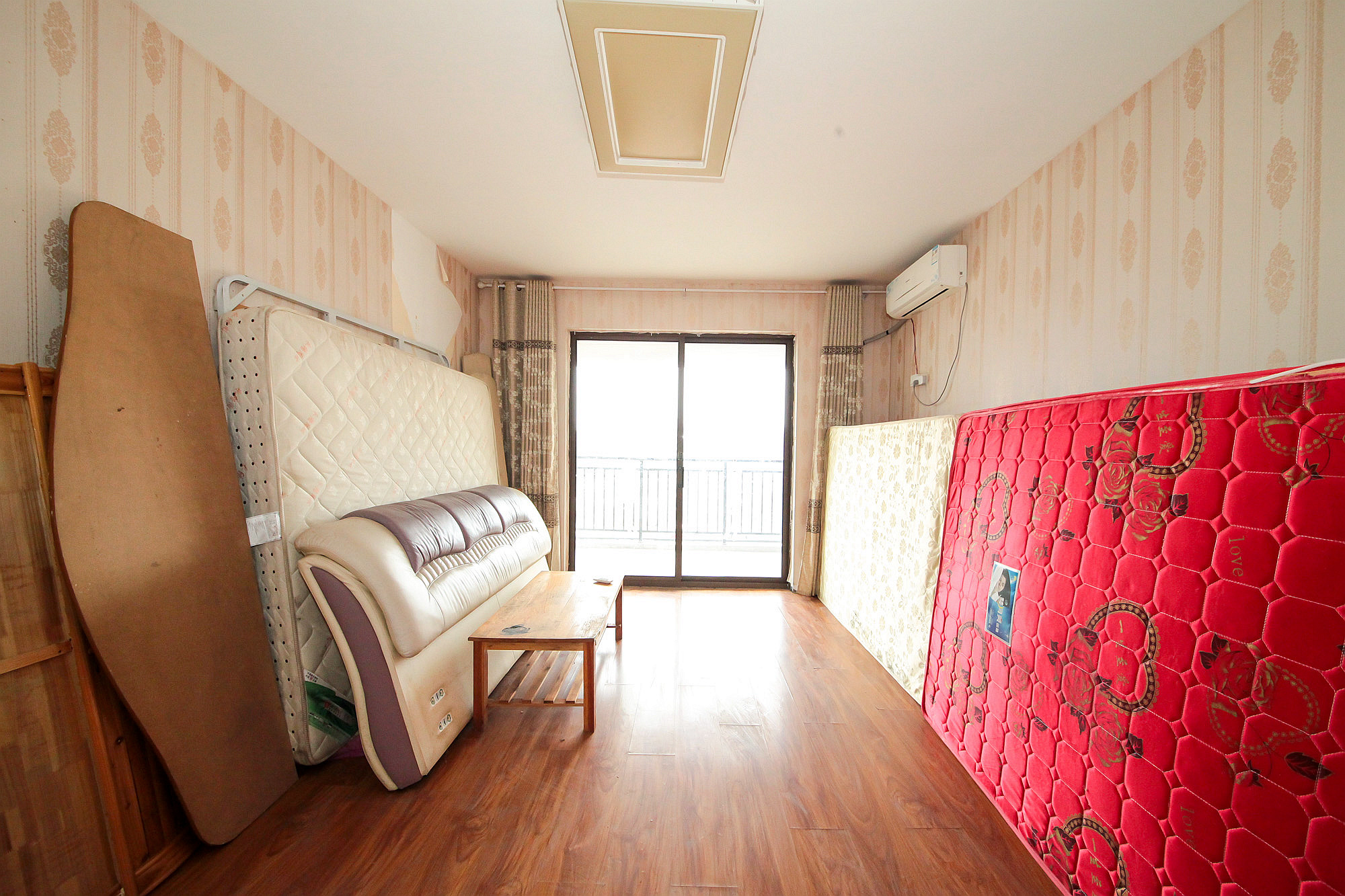 水岸世景 3室2厅2卫 98.00万 水岸世景 3室2厅2卫 98.00万卧室