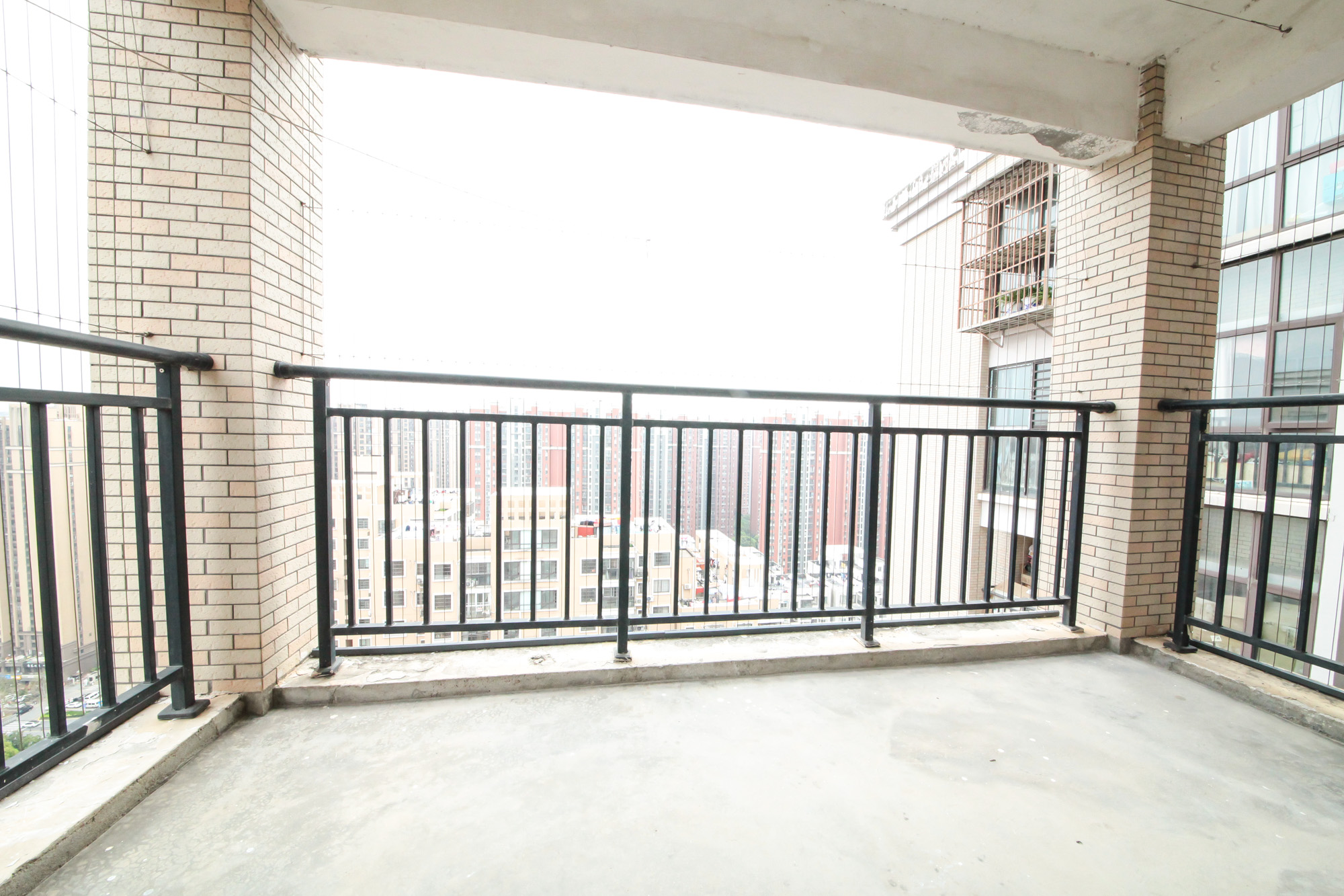 水岸世景 3室2厅2卫 98.00万 水岸世景 3室2厅2卫 98.00万阳台