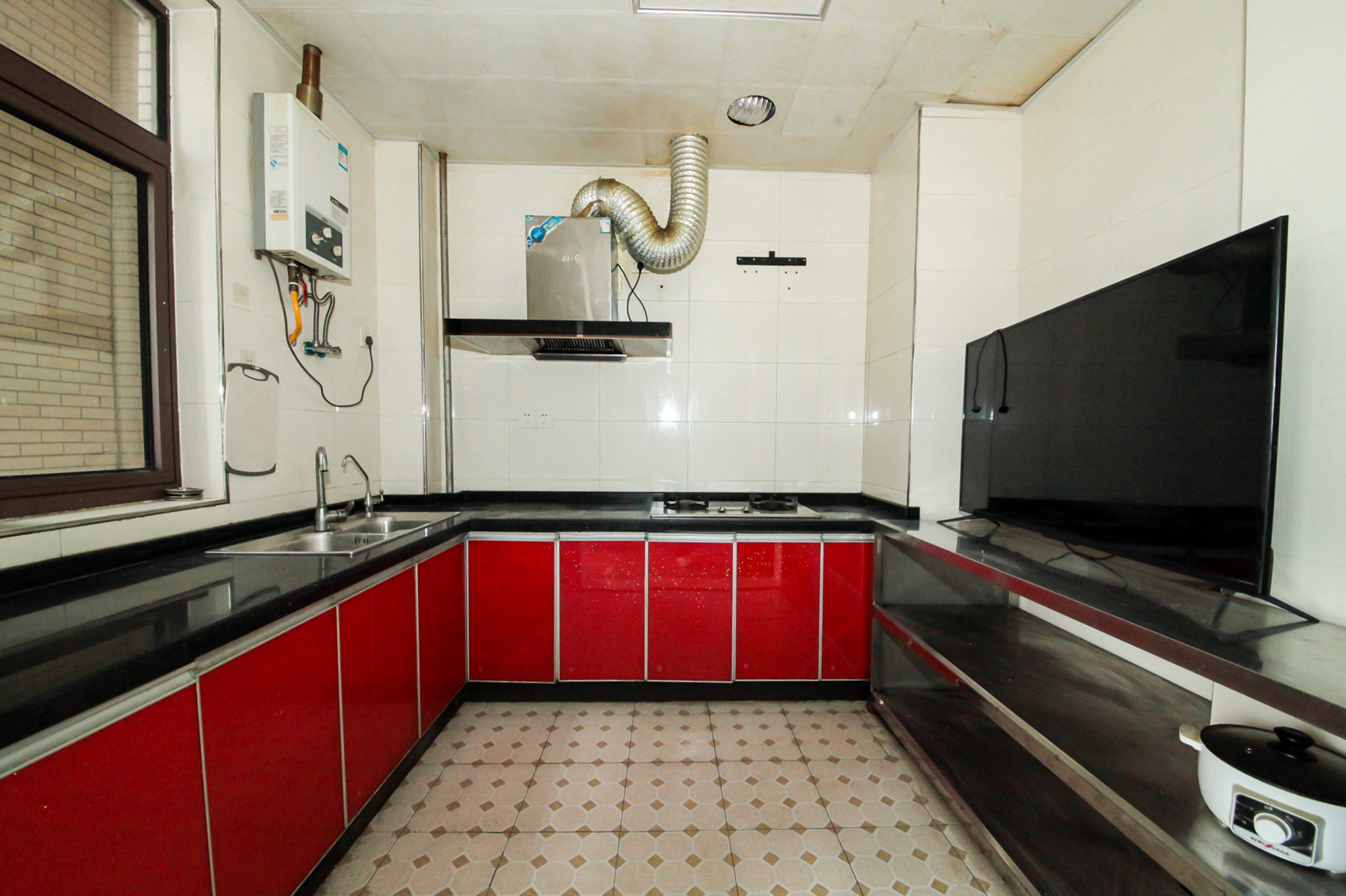 水岸世景 3室2厅2卫 98.00万 水岸世景 3室2厅2卫 98.00万厨房