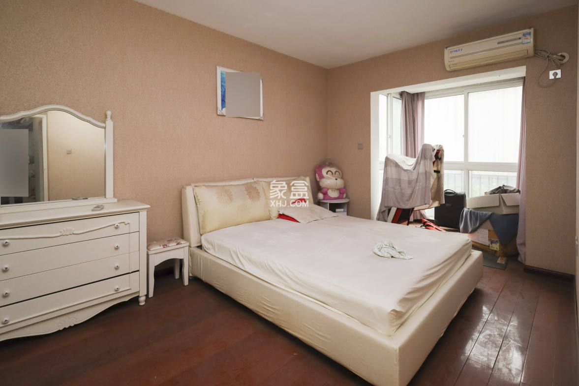 香海西岸  3室2厅1卫   142.80万卧室