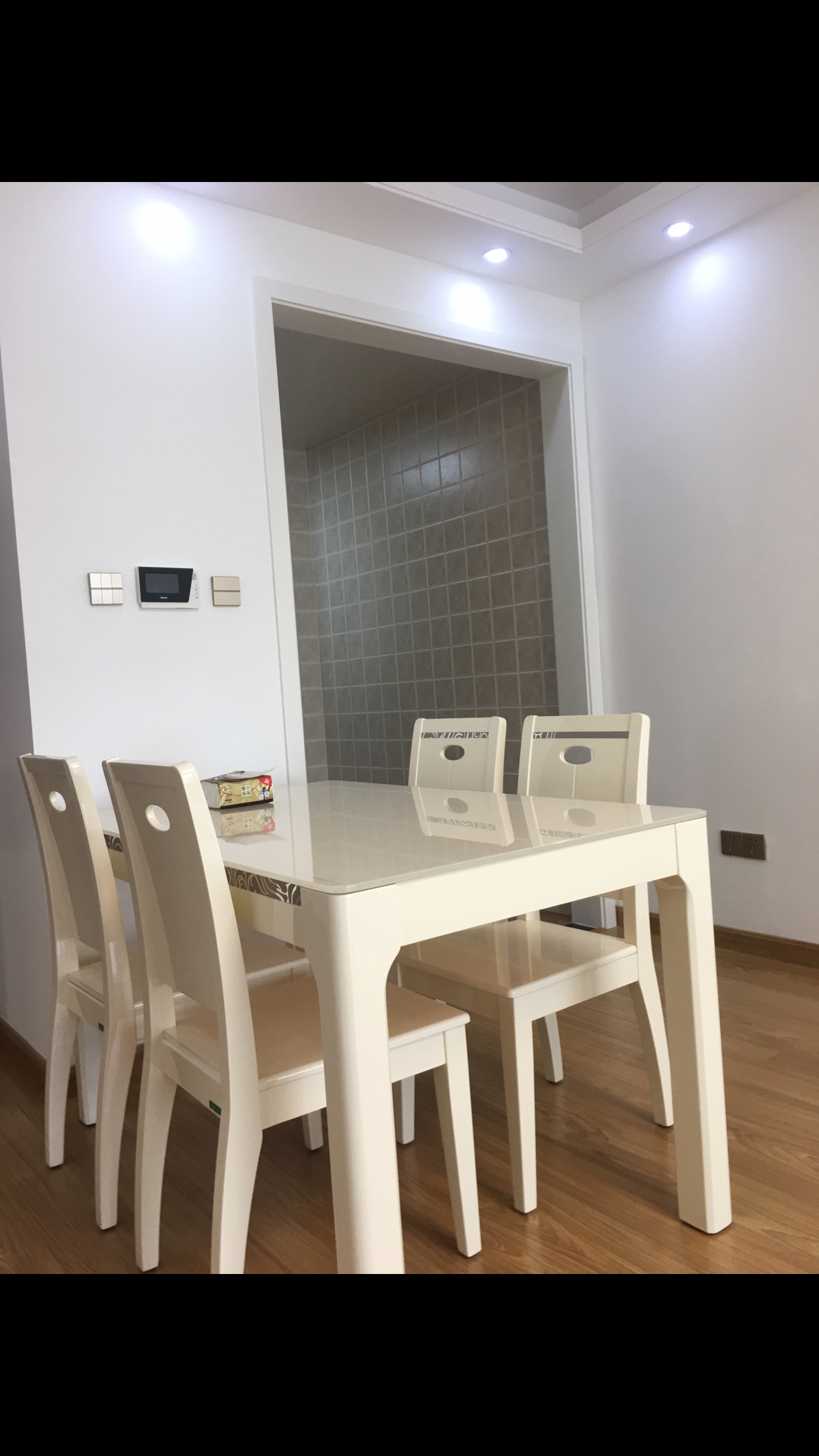 万达湖公馆 2室2厅1卫 2200.00元/月 万达湖公馆 2室2厅1卫 2200.00元/月室内图