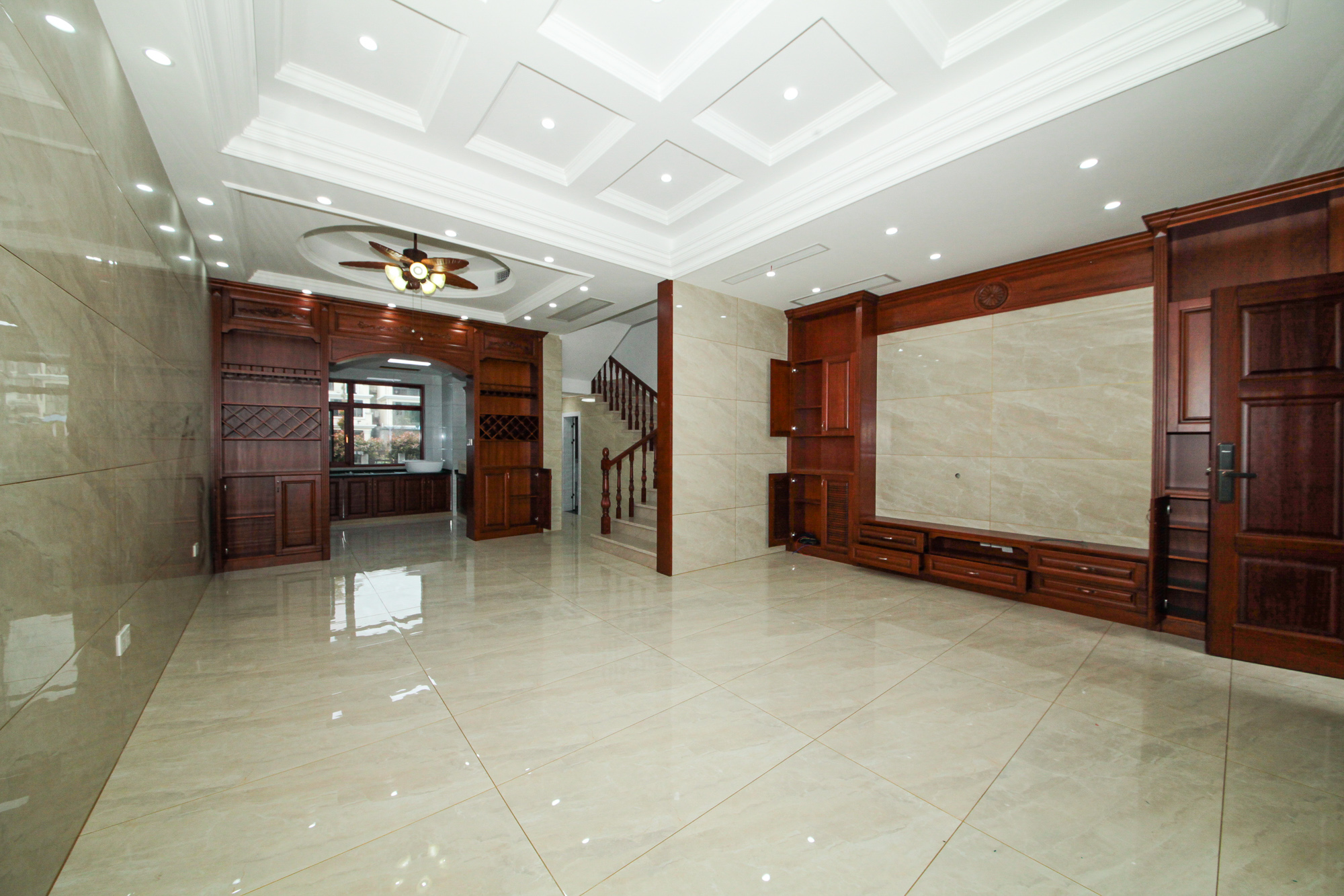 碧桂园威尼斯城  4室2厅1卫   398.00万 碧桂园威尼斯城  4室2厅1卫   398.00万客厅