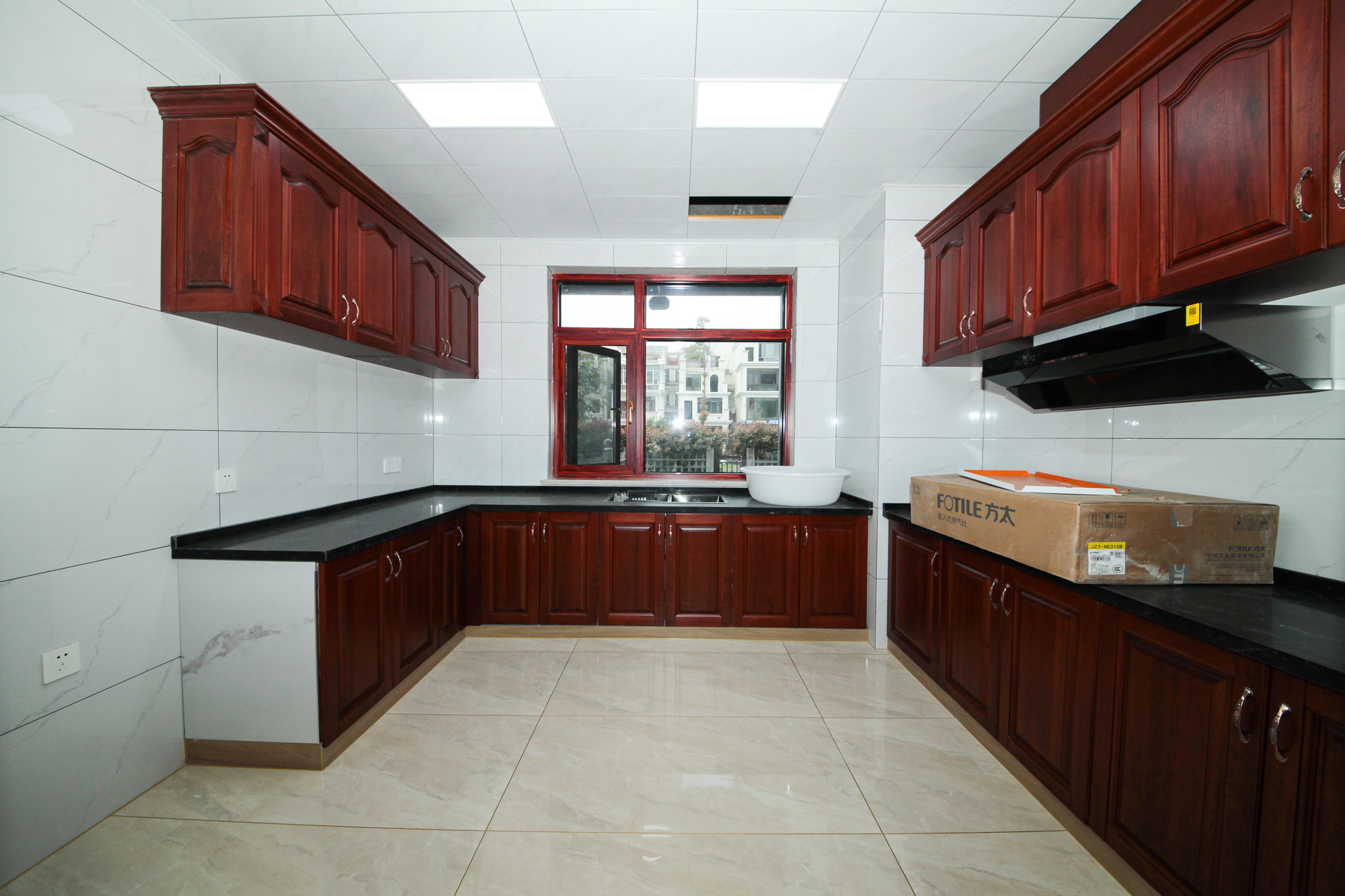 碧桂园威尼斯城  4室2厅1卫   398.00万 碧桂园威尼斯城  4室2厅1卫   398.00万厨房